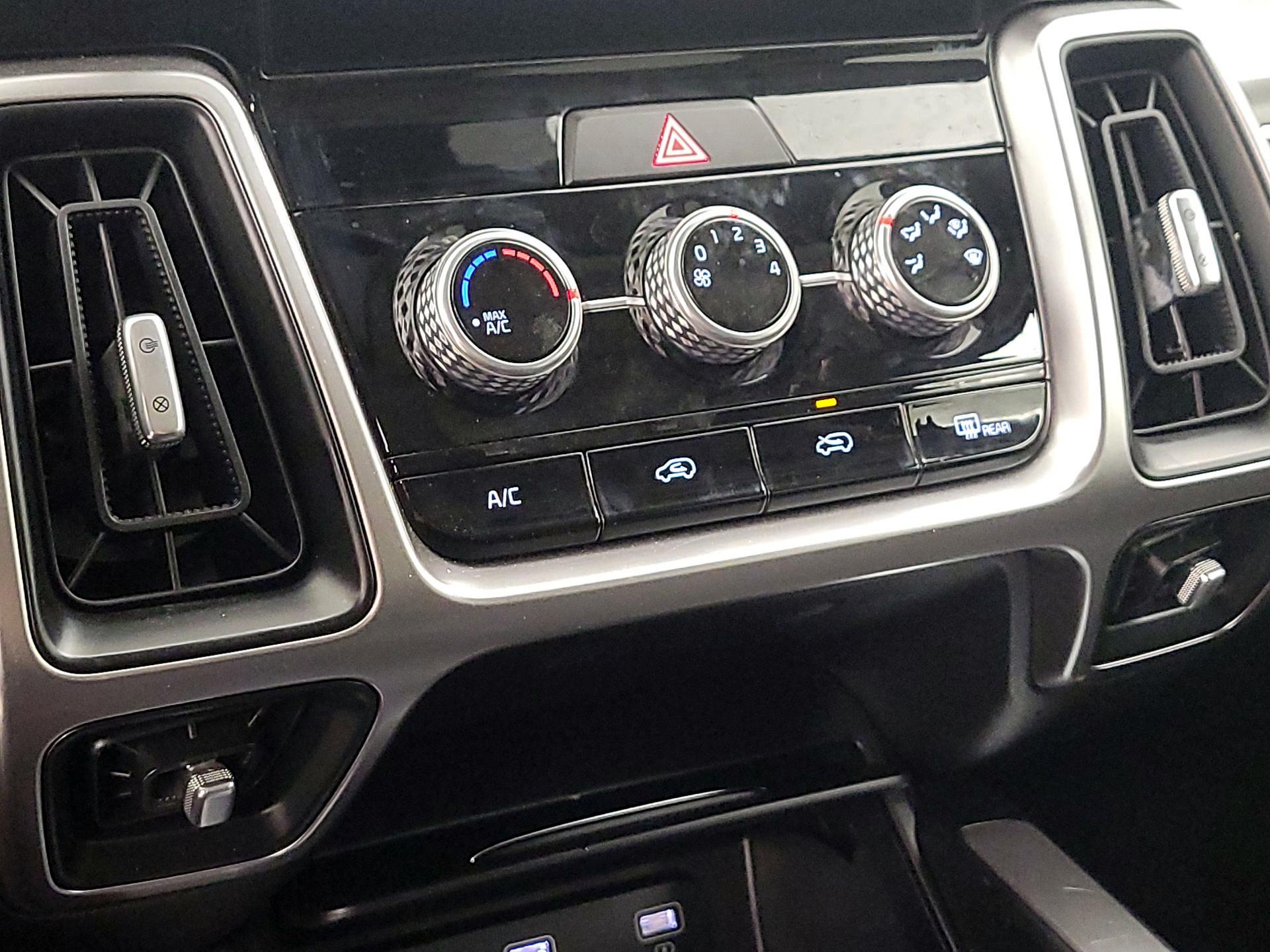 Thumbnail: 2022 Kia Sorento - 16