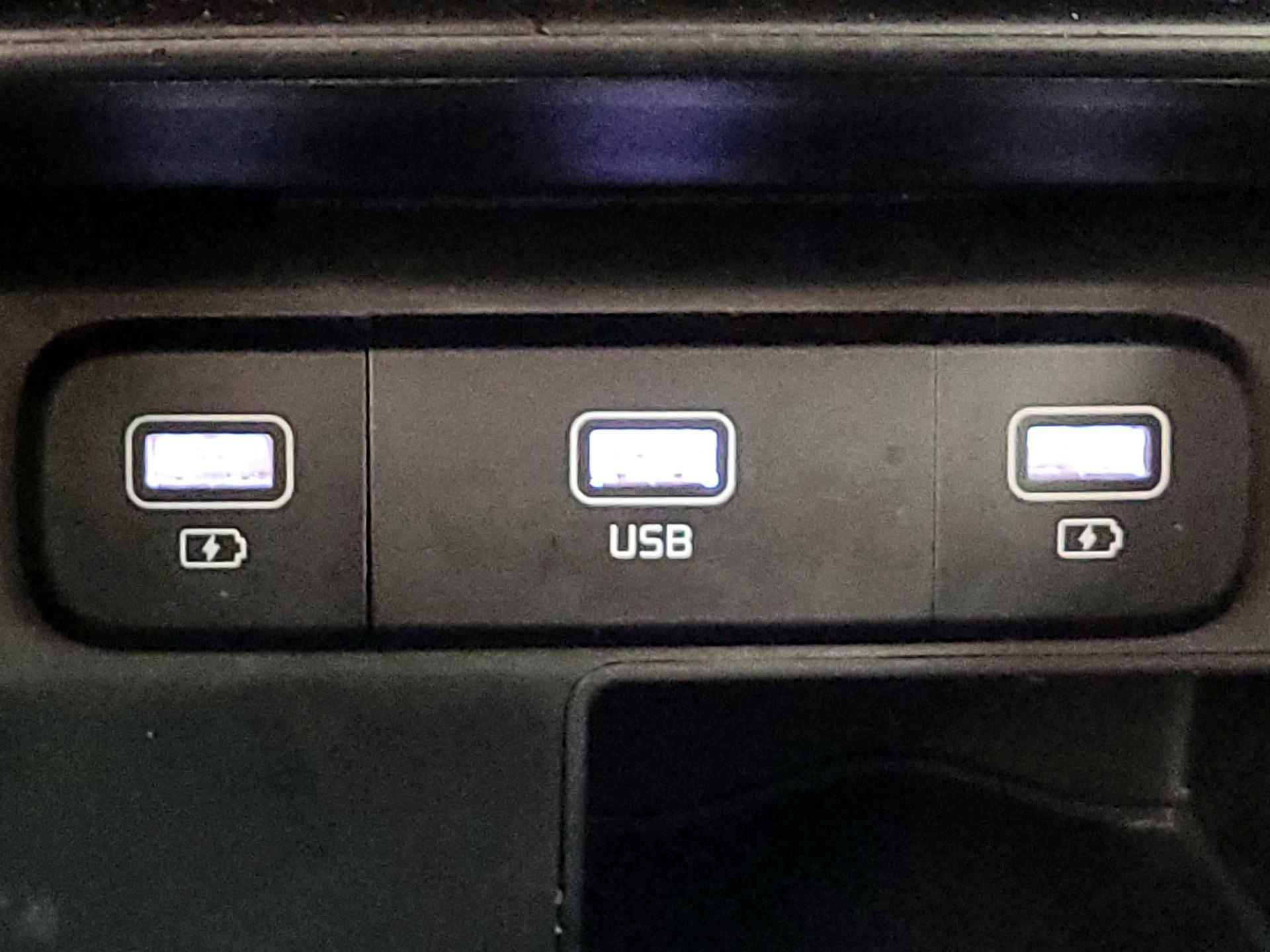 Thumbnail: 2022 Kia Sorento - 18