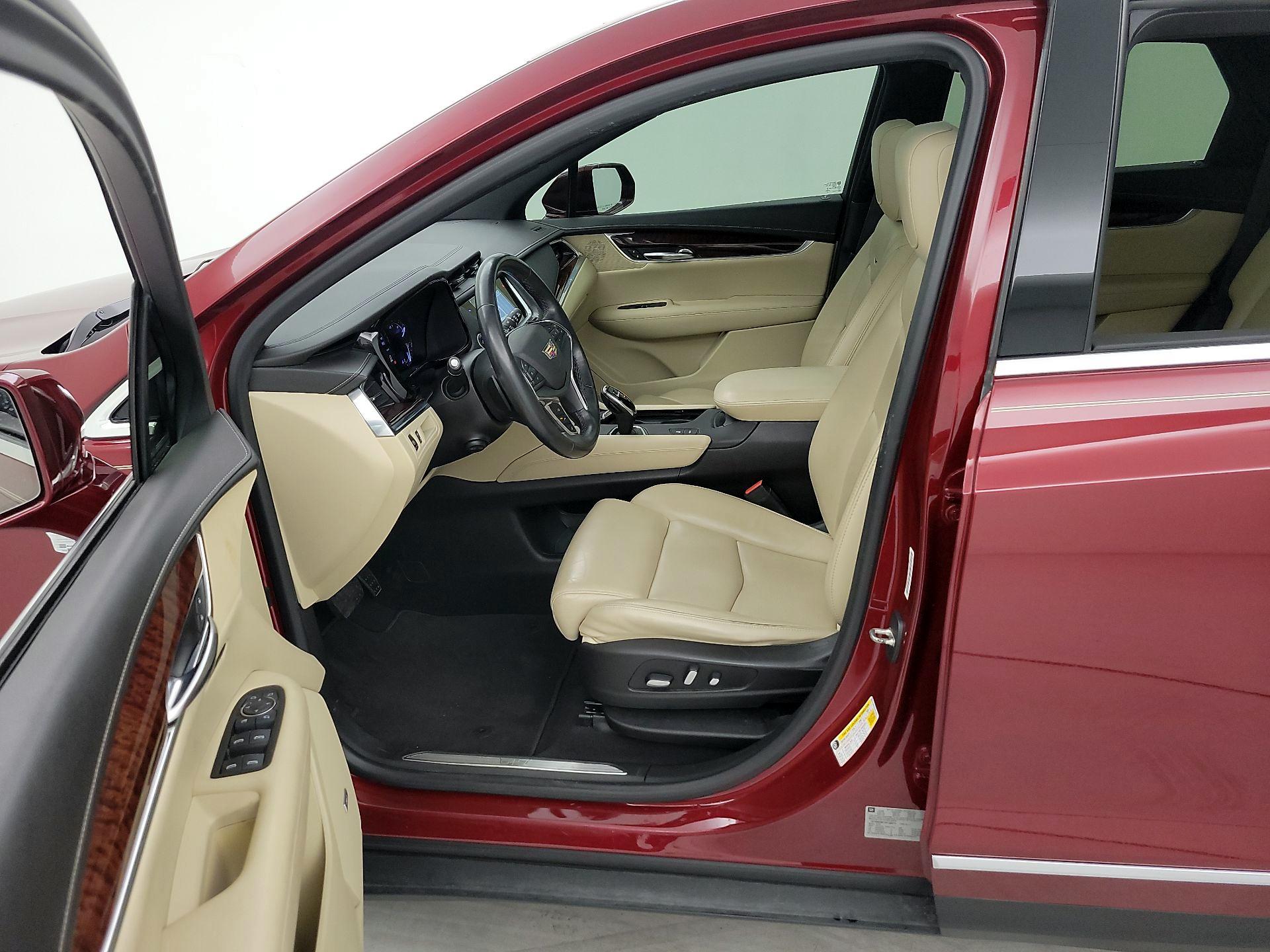 Thumbnail: 2017 Cadillac XT5 - 11