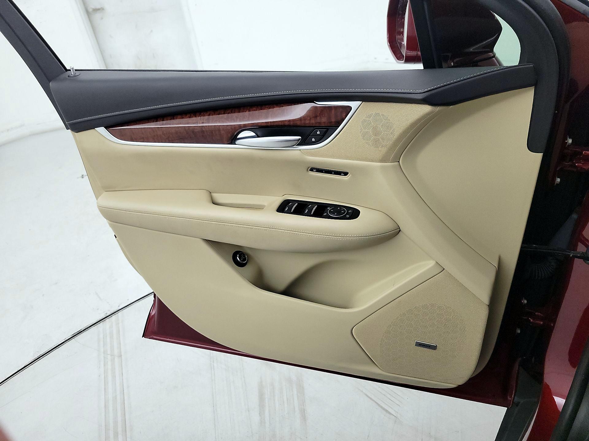 Thumbnail: 2017 Cadillac XT5 - 12