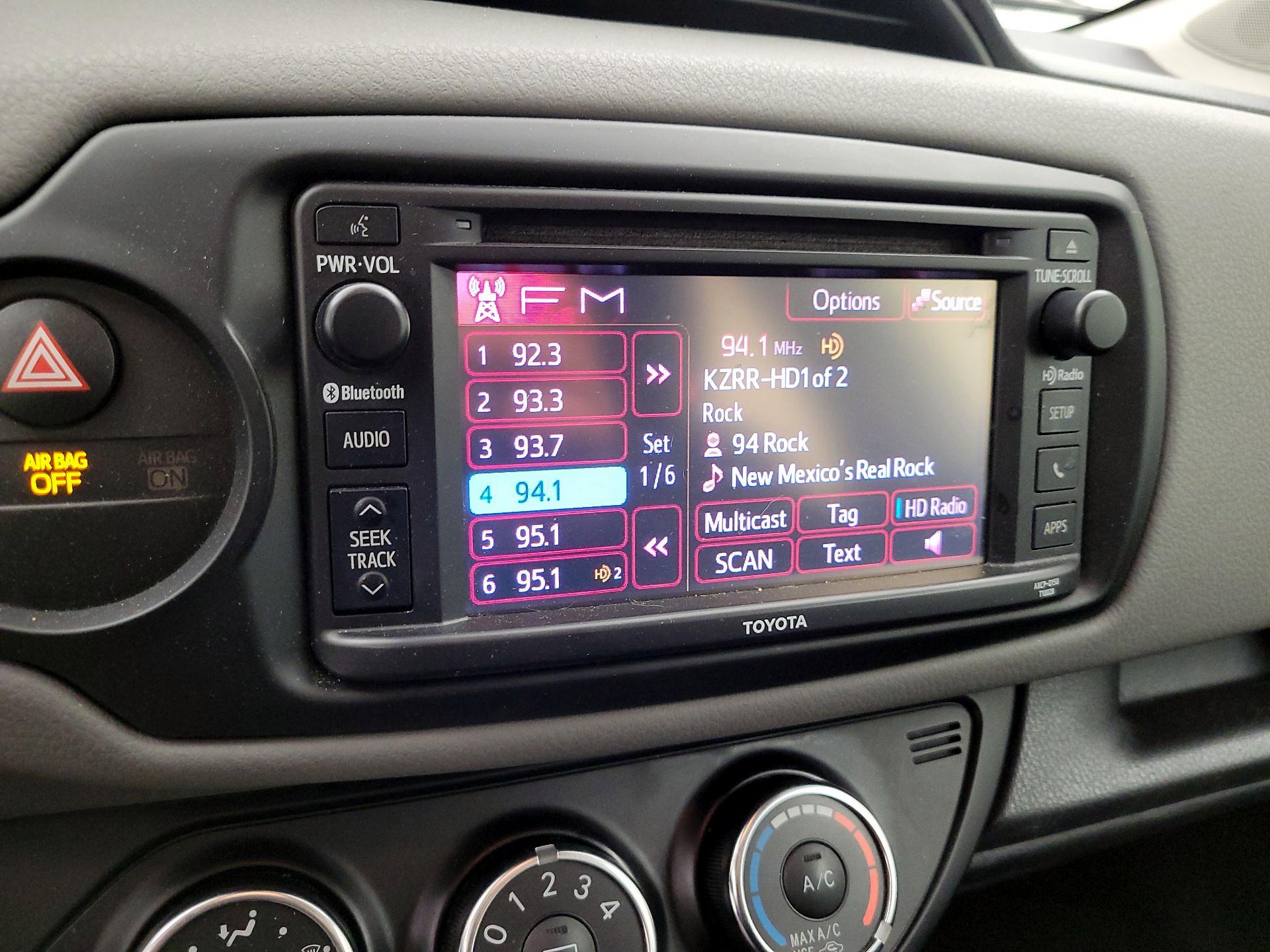 Thumbnail: 2017 Toyota Yaris - 12