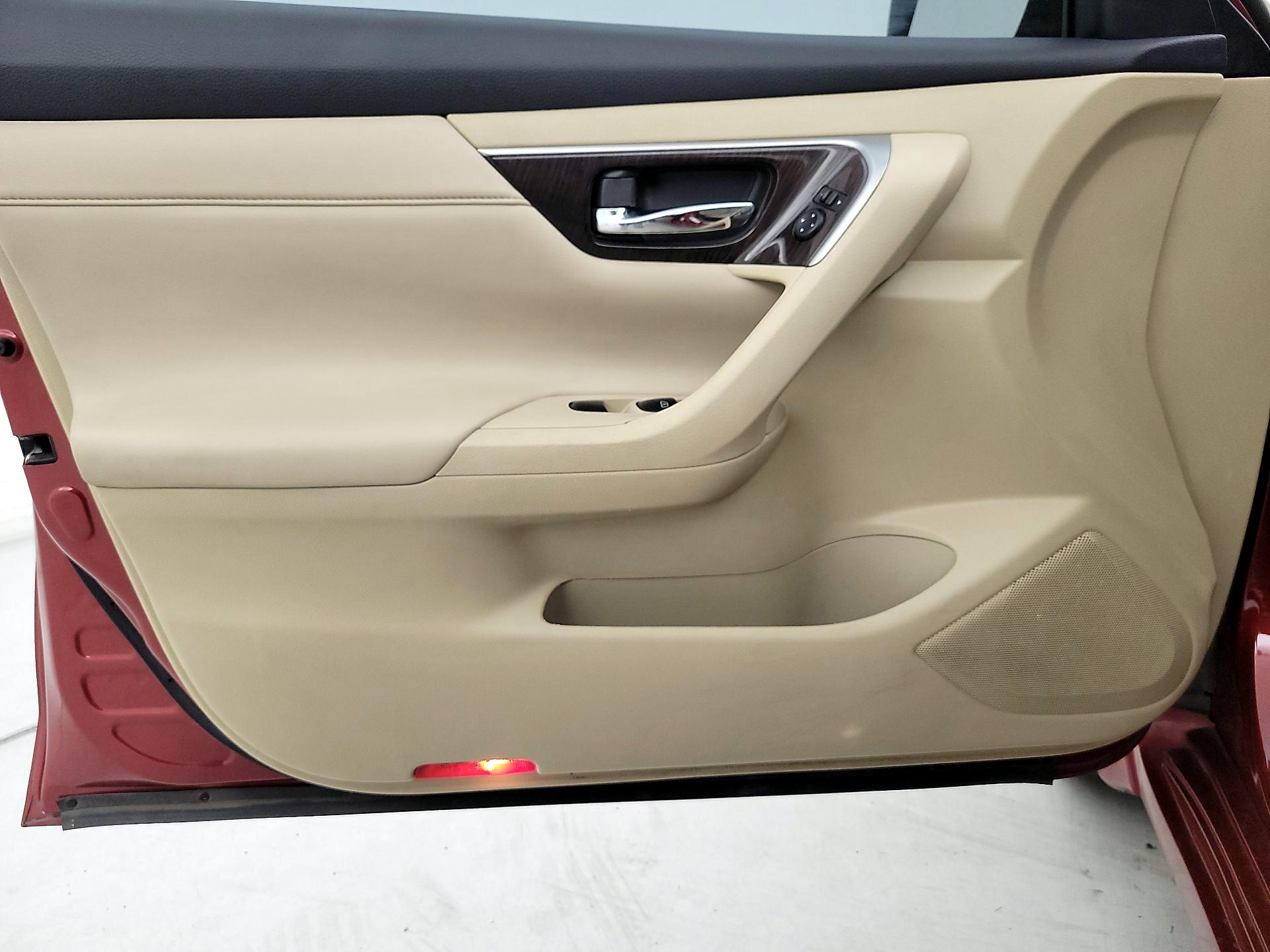 Thumbnail: 2015 Nissan Altima - 10