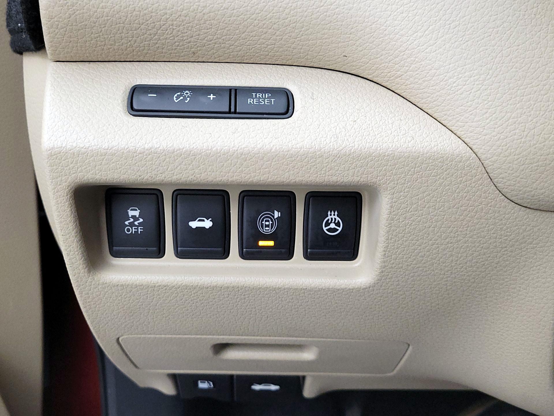 Thumbnail: 2015 Nissan Altima - 11