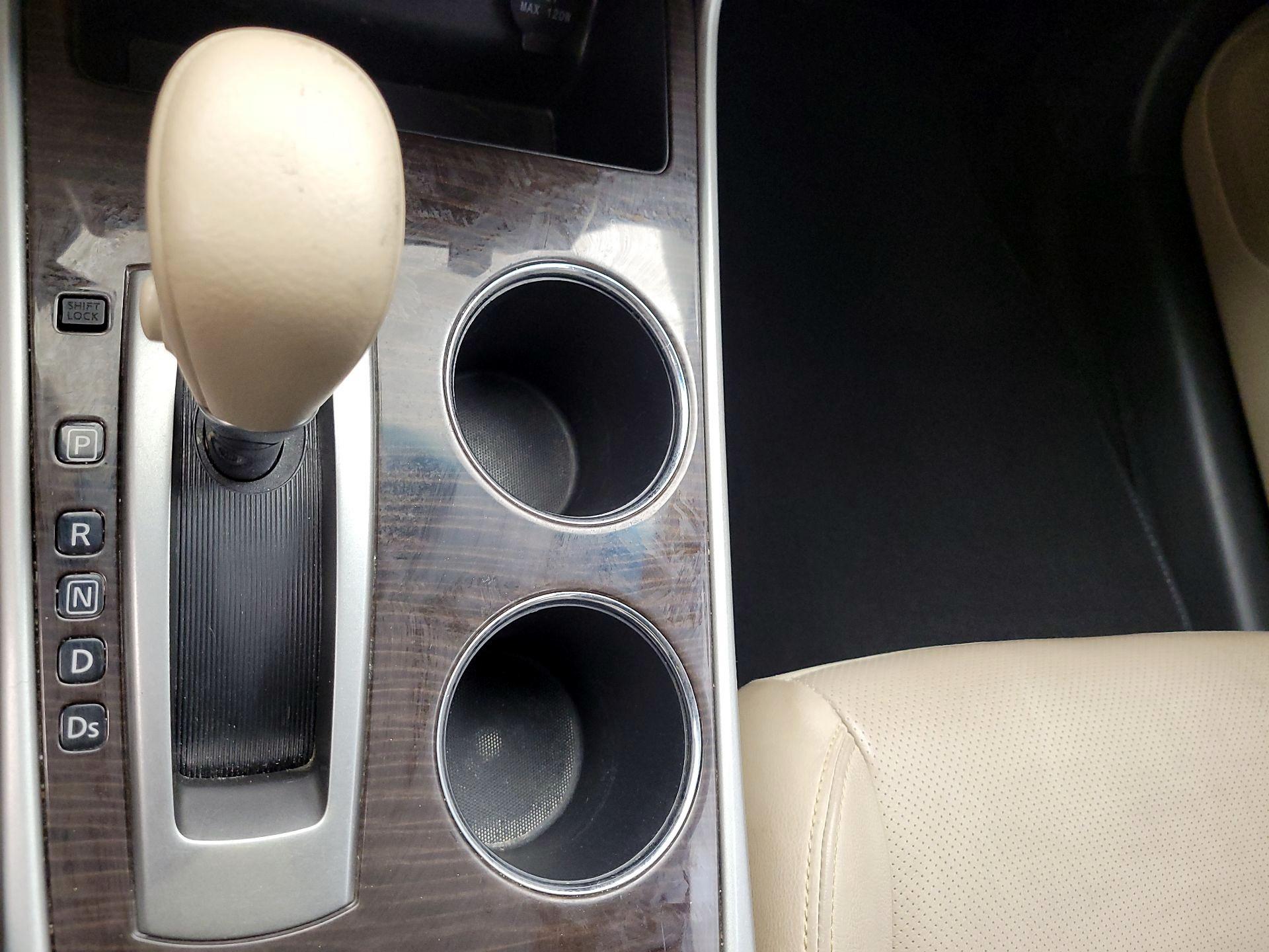 Thumbnail: 2015 Nissan Altima - 16