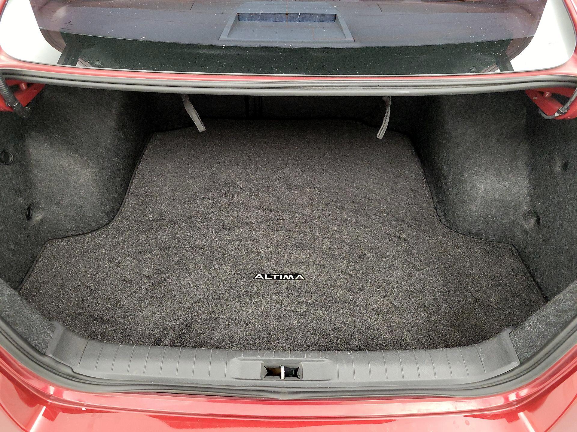 Thumbnail: 2015 Nissan Altima - 18