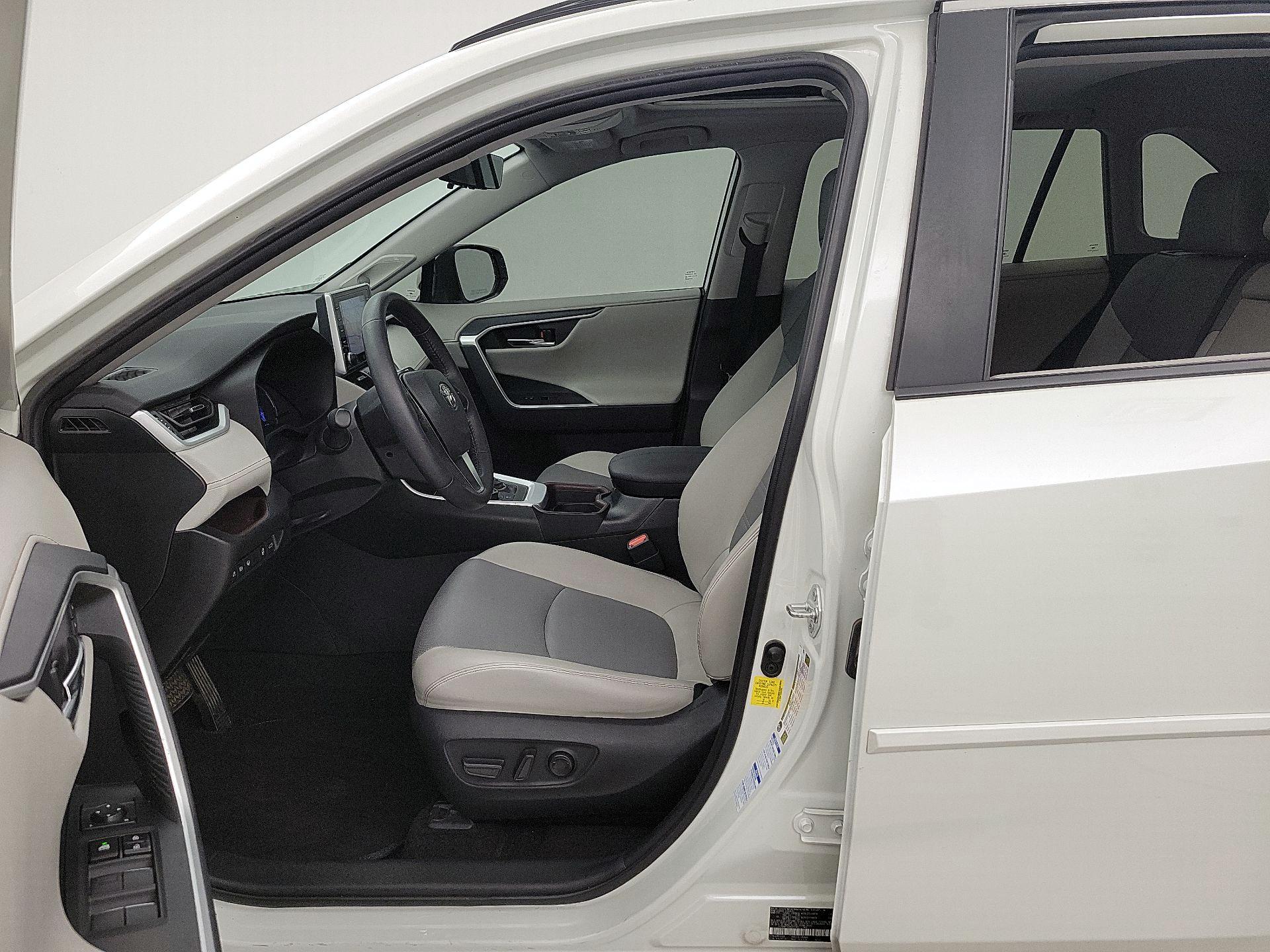 Thumbnail: 2021 Toyota RAV4 - 11