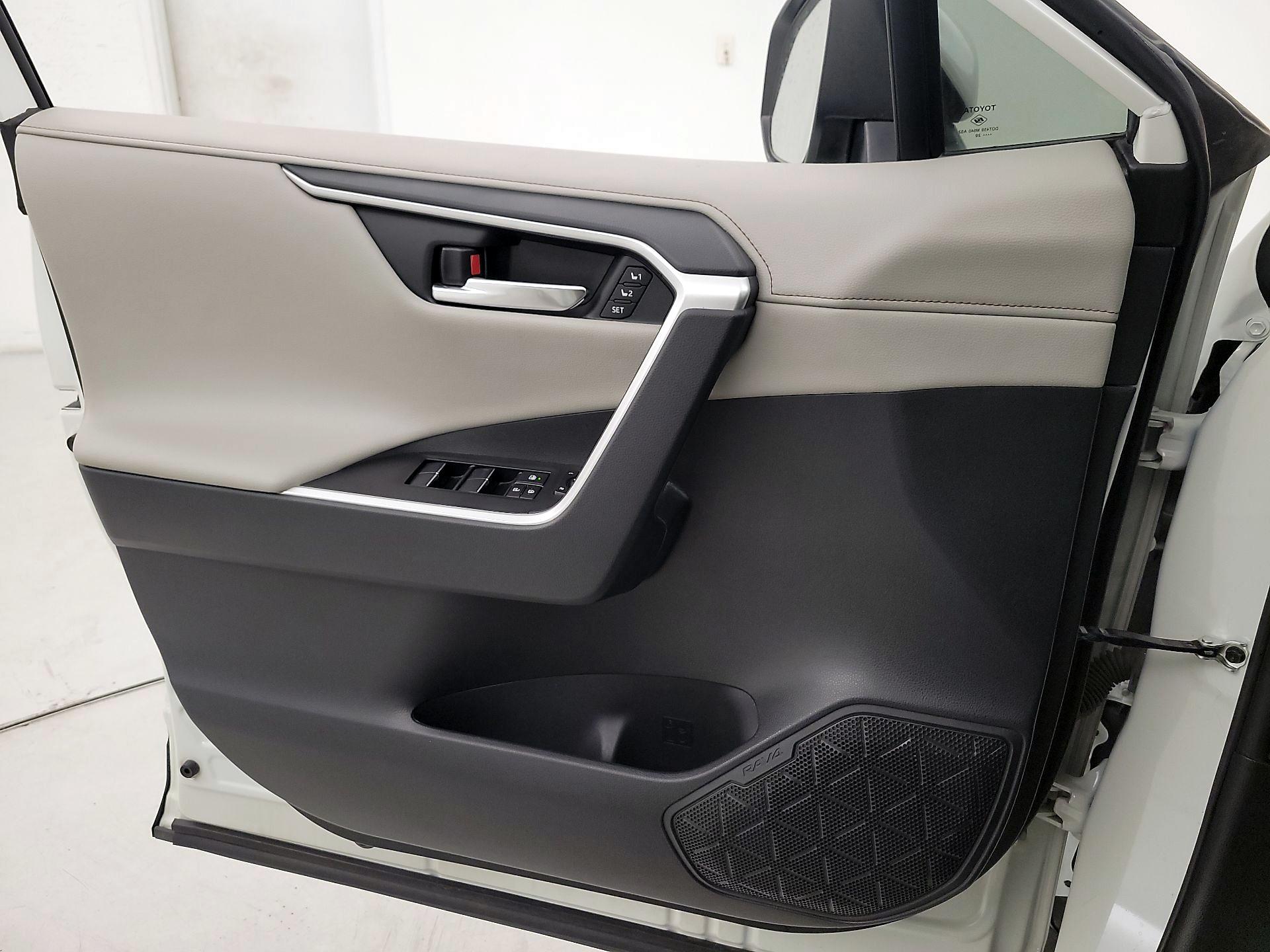 Thumbnail: 2021 Toyota RAV4 - 12