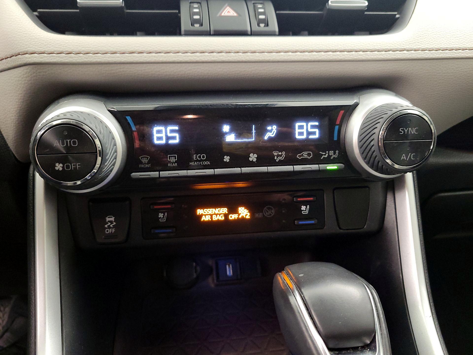 Thumbnail: 2021 Toyota RAV4 - 17