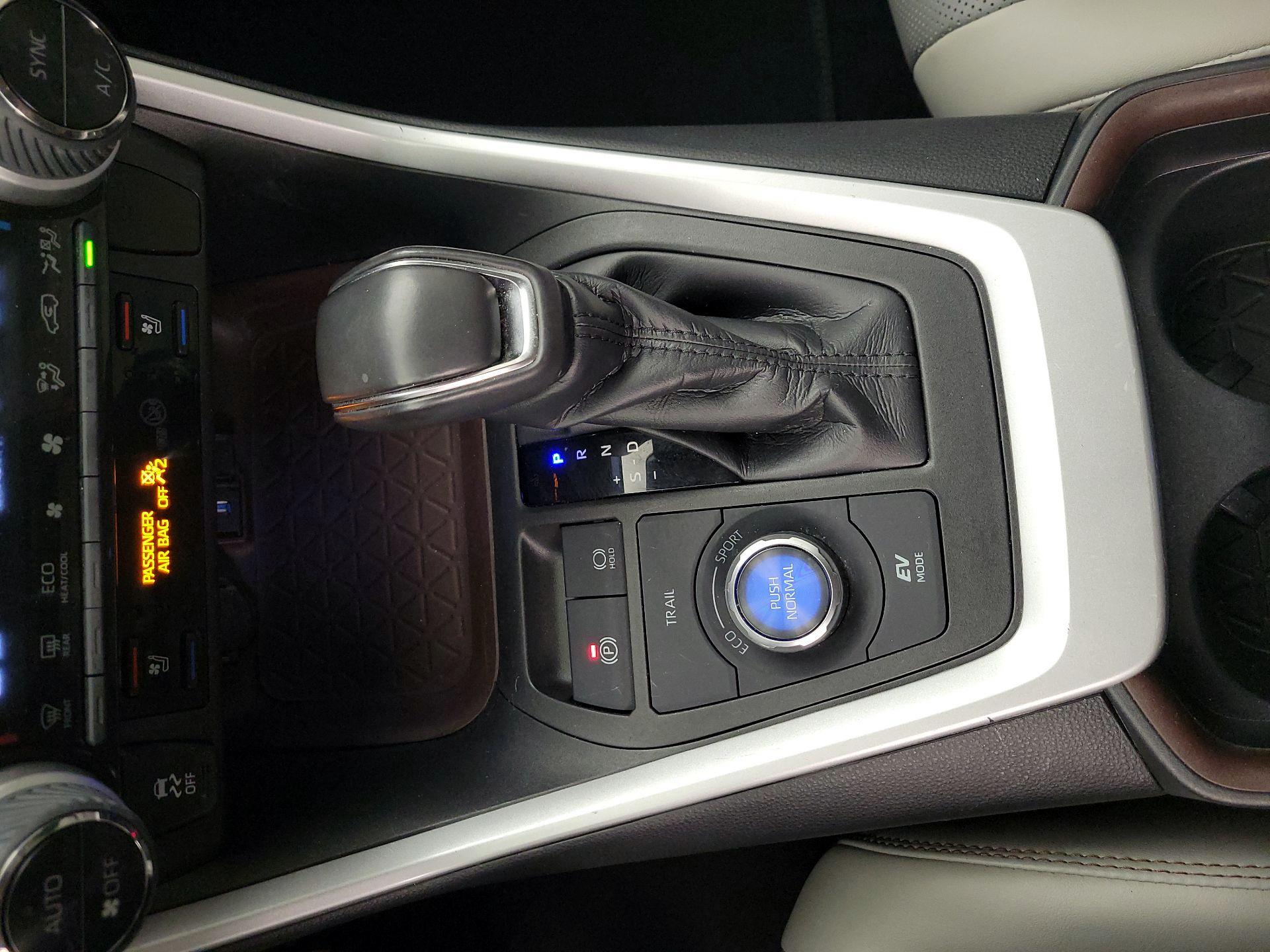 Thumbnail: 2021 Toyota RAV4 - 18