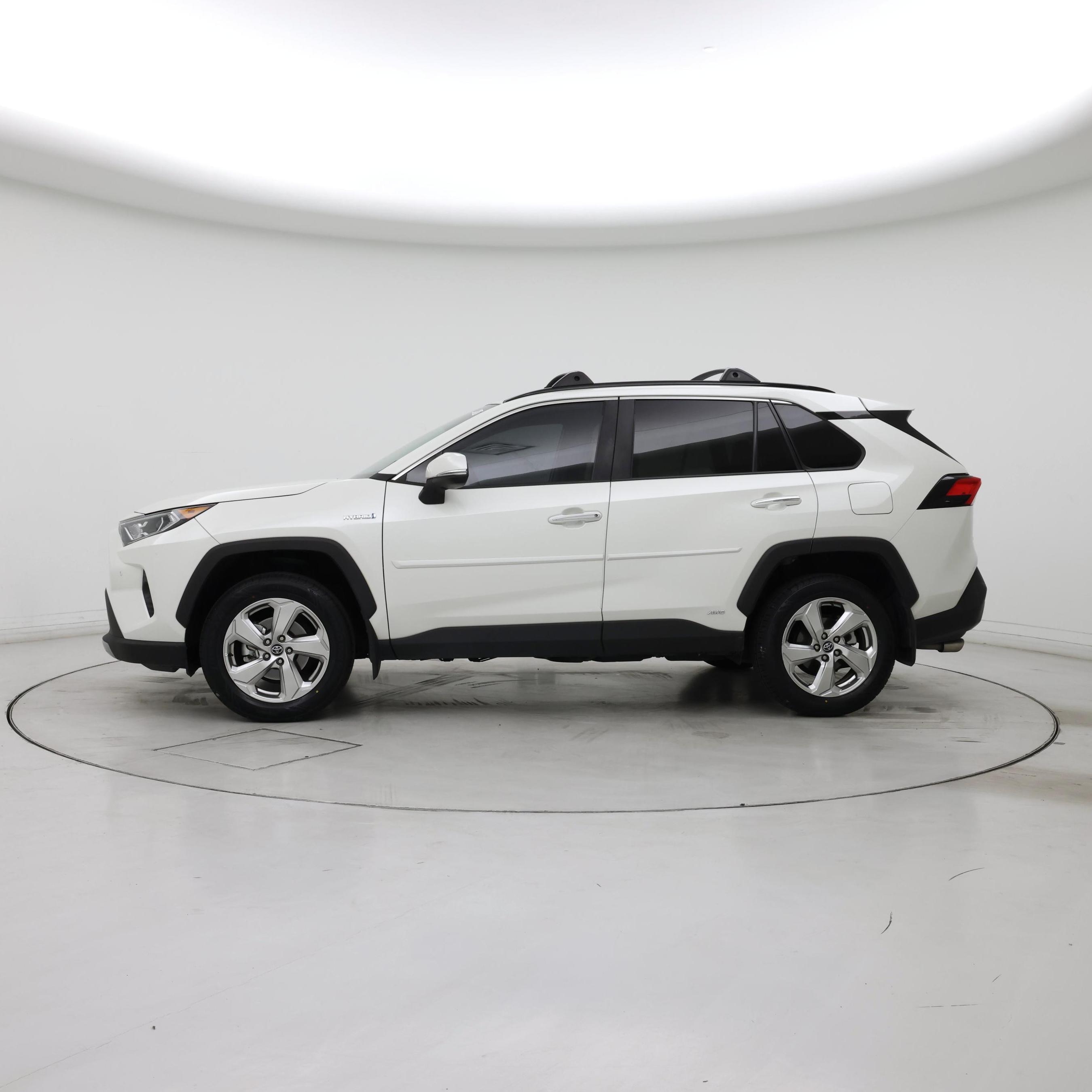 Thumbnail: 2021 Toyota RAV4 - 3