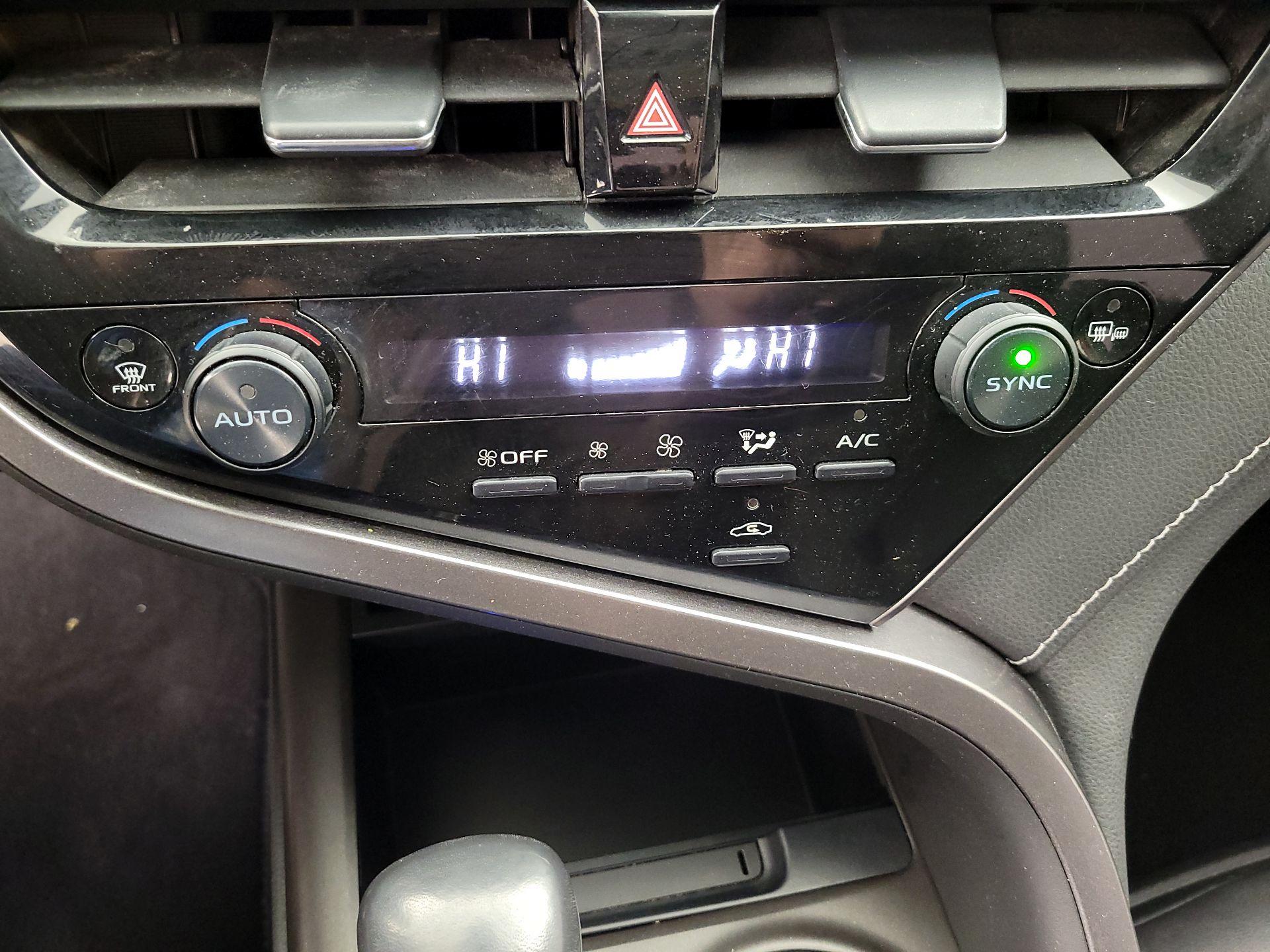 Thumbnail: 2021 Toyota Camry - 16