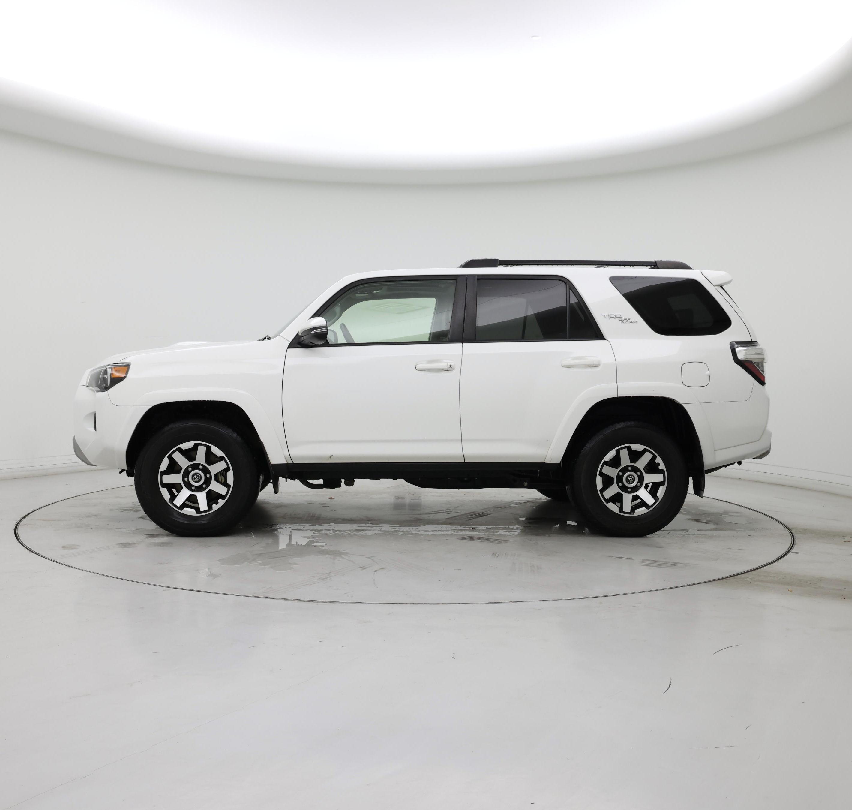 Thumbnail: 2020 Toyota 4Runner - 3