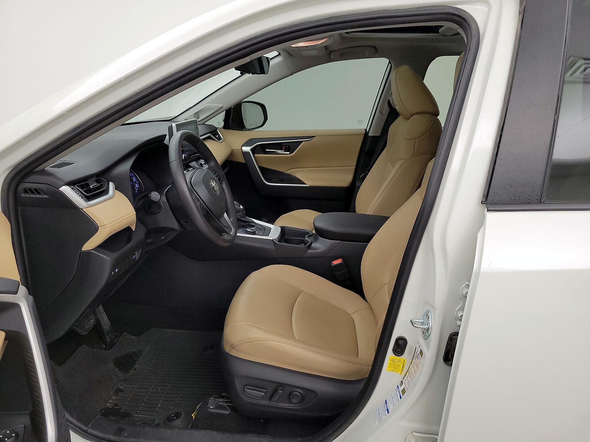 Thumbnail: 2021 Toyota RAV4 - 11