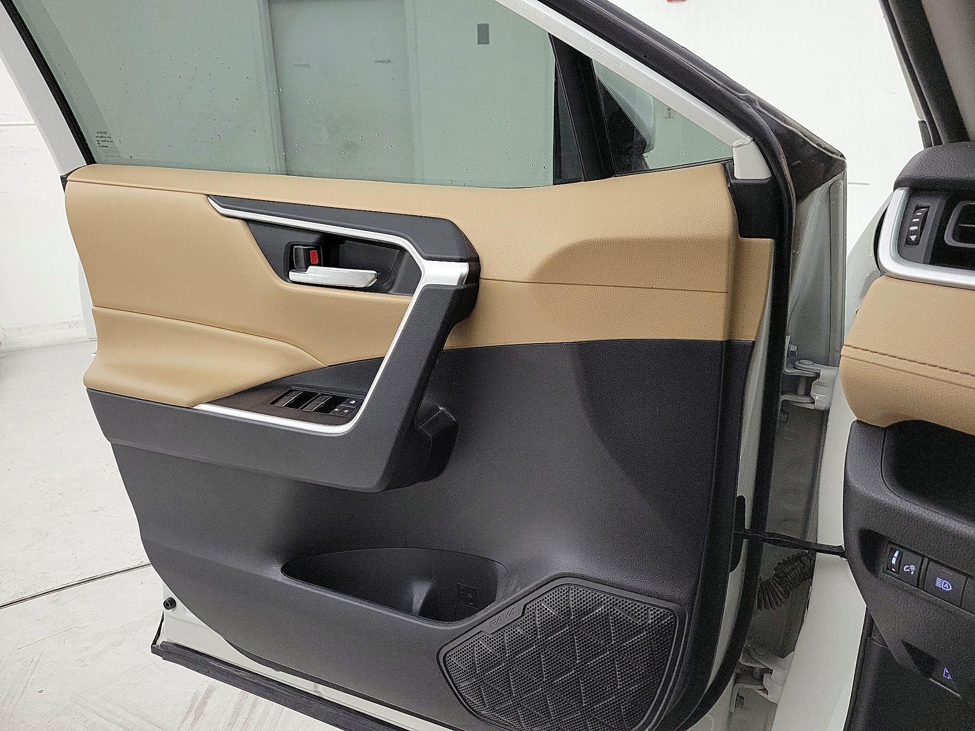 Thumbnail: 2021 Toyota RAV4 - 12