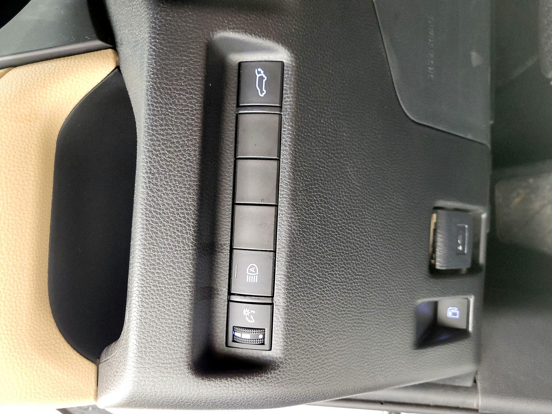 Thumbnail: 2021 Toyota RAV4 - 13