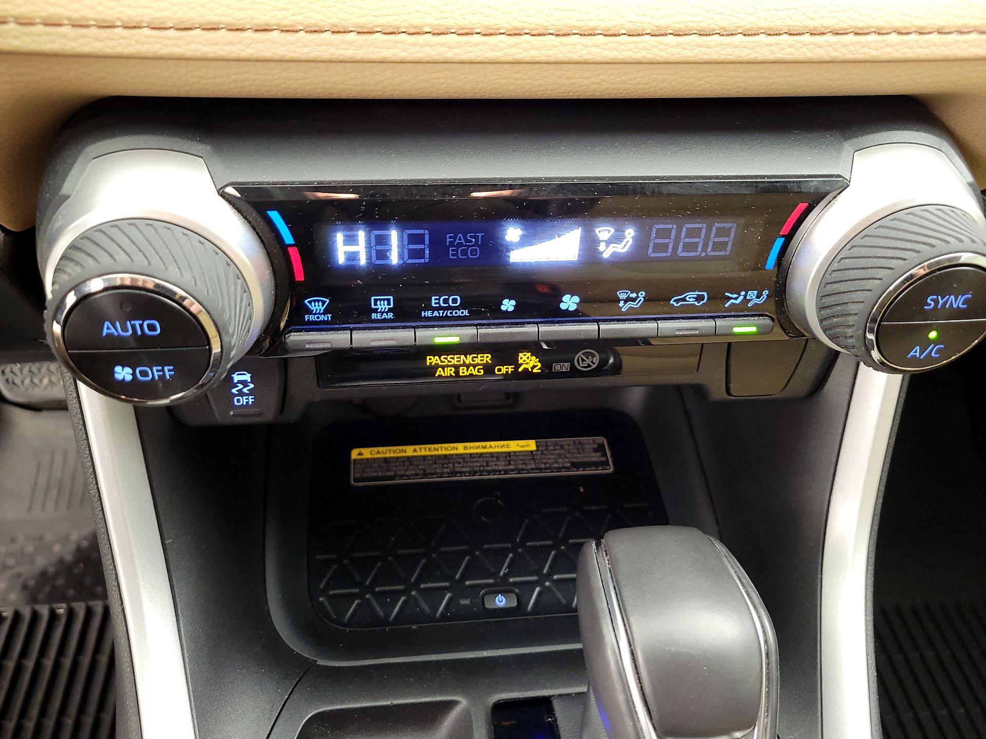 Thumbnail: 2021 Toyota RAV4 - 16