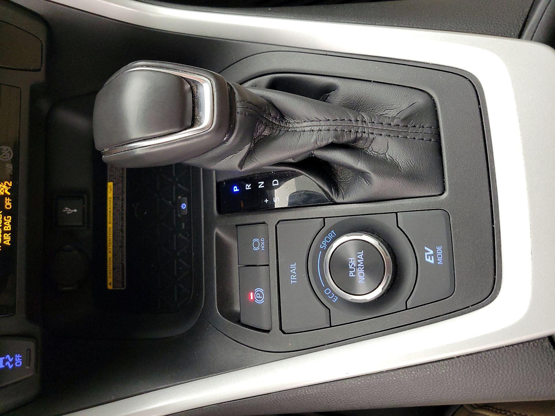 Thumbnail: 2021 Toyota RAV4 - 17