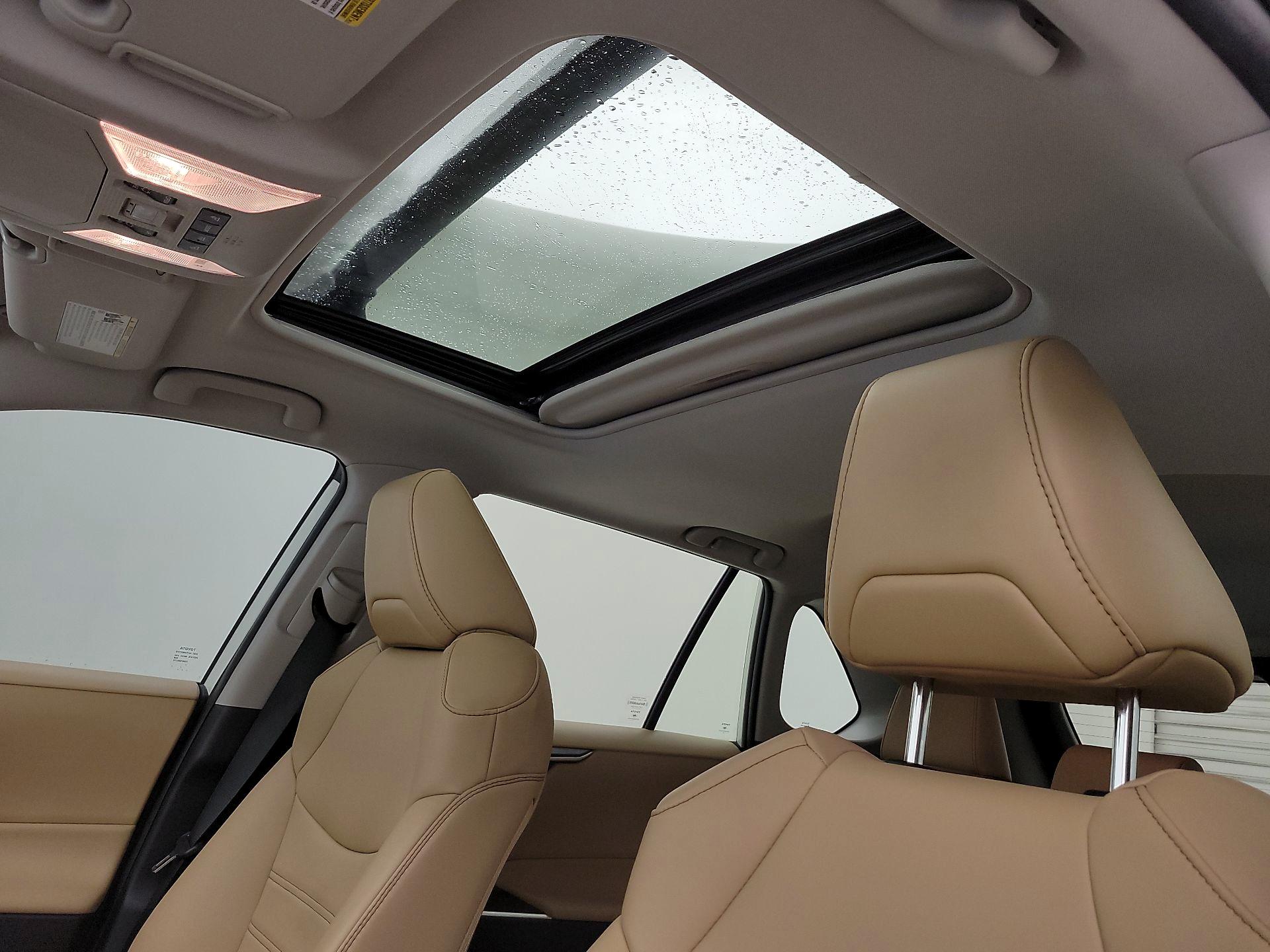 Thumbnail: 2021 Toyota RAV4 - 19