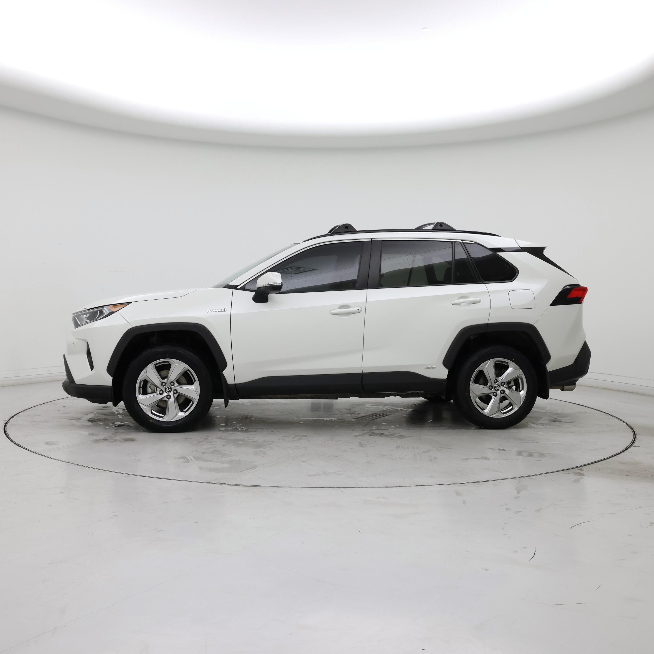 Thumbnail: 2021 Toyota RAV4 - 3