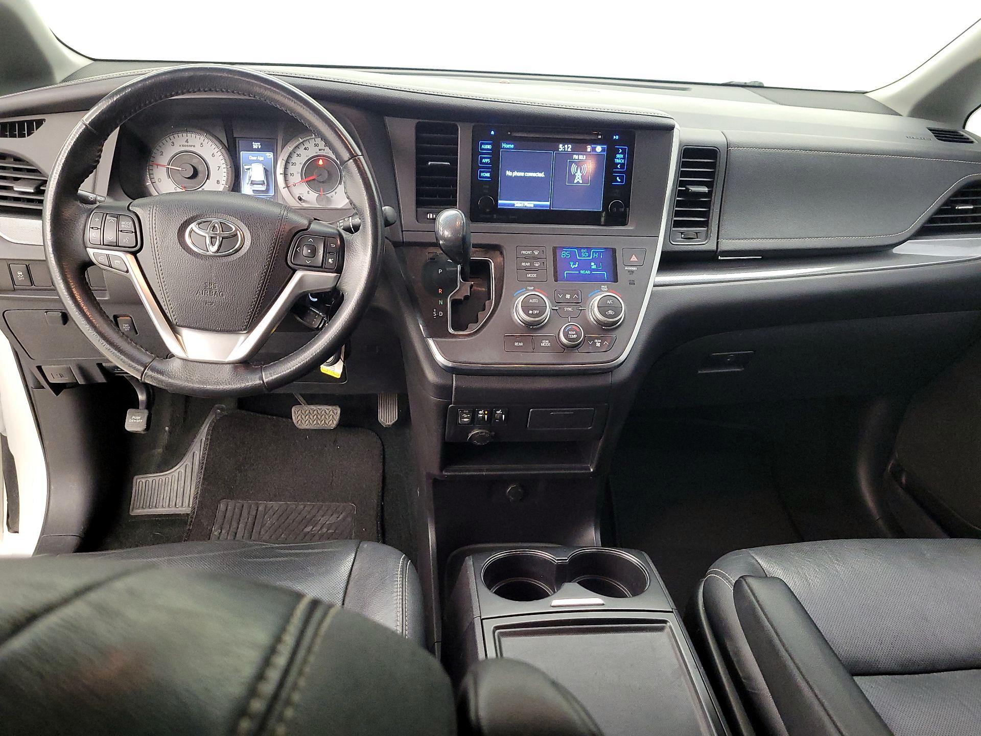 Thumbnail: 2017 Toyota Sienna - 9