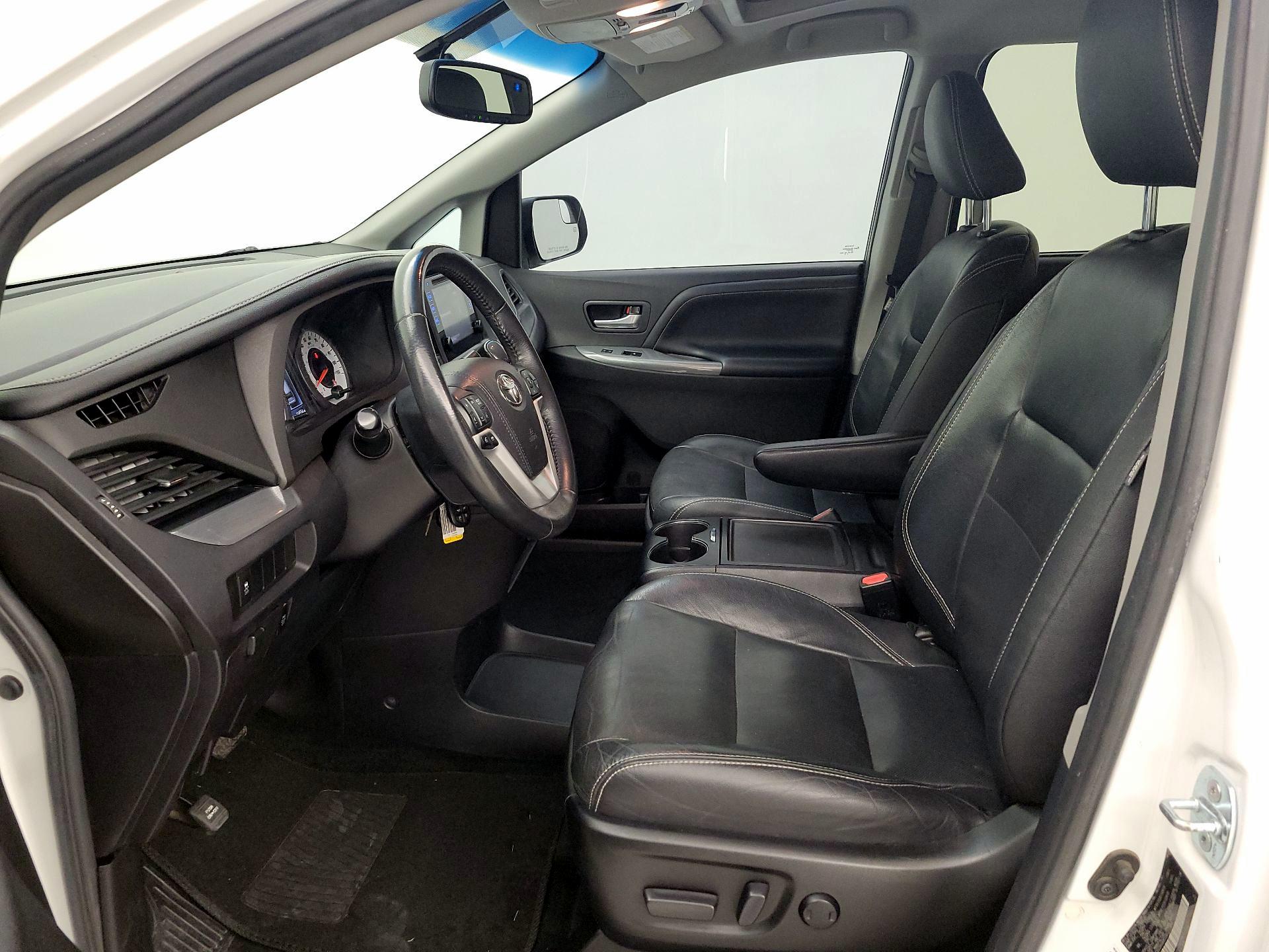 Thumbnail: 2017 Toyota Sienna - 11