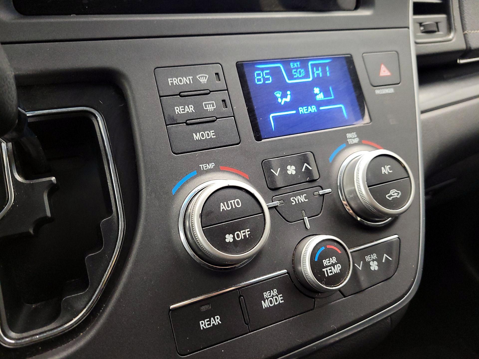 Thumbnail: 2017 Toyota Sienna - 14