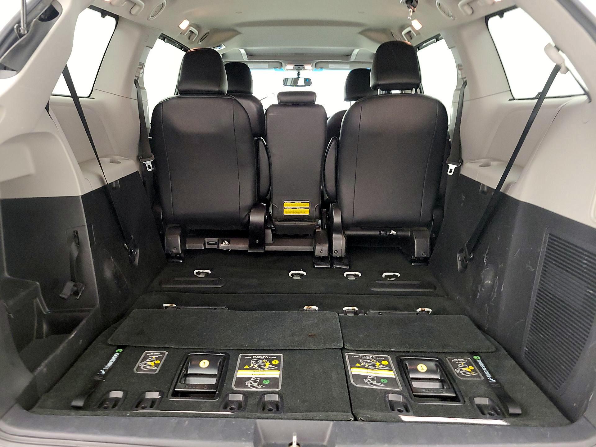 Thumbnail: 2017 Toyota Sienna - 16