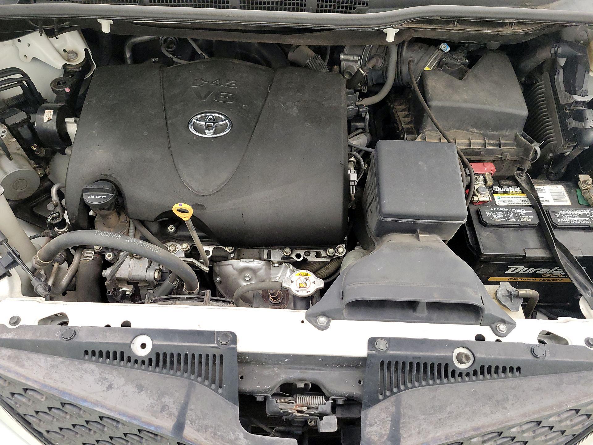 Thumbnail: 2017 Toyota Sienna - 17