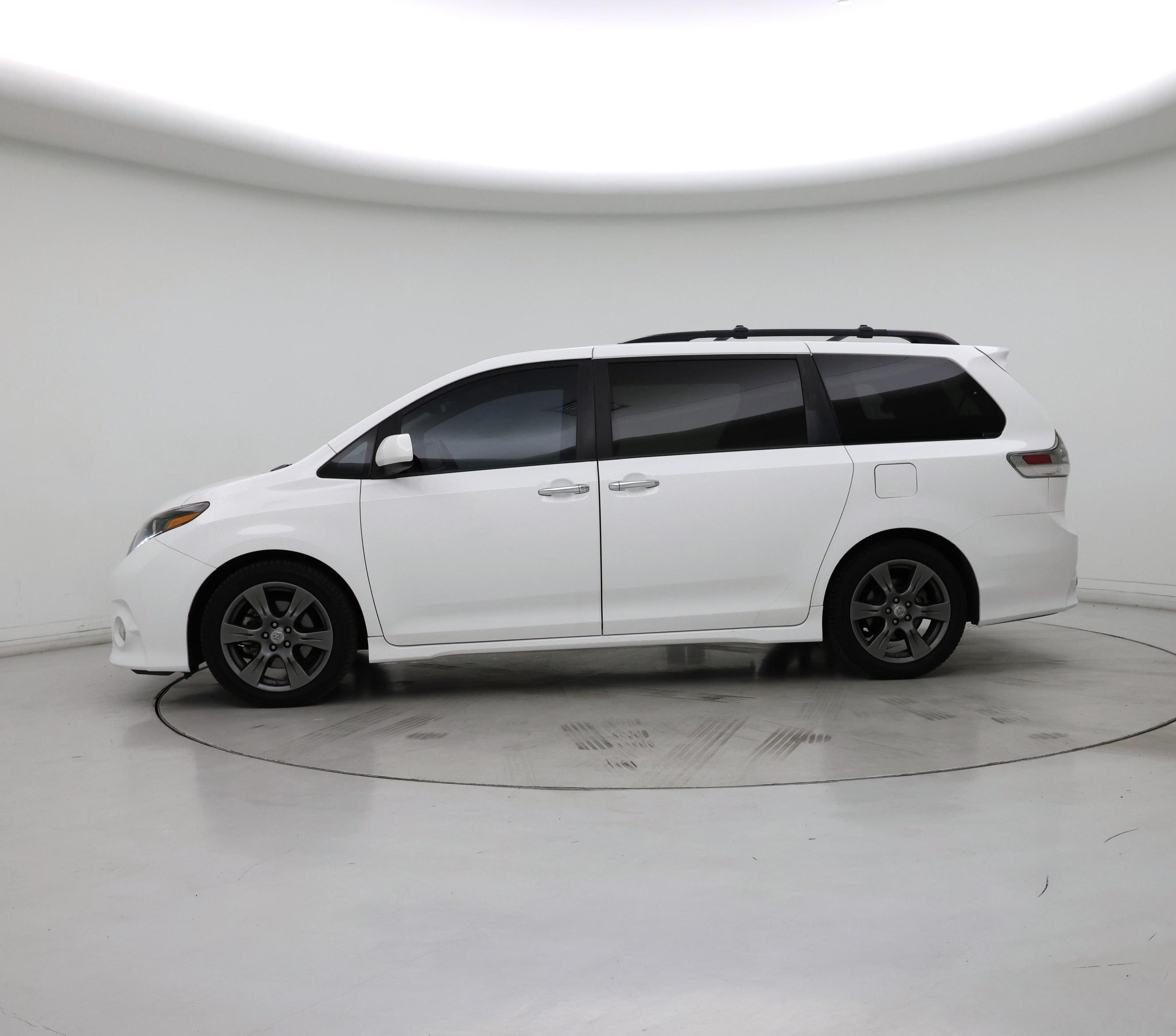 Thumbnail: 2017 Toyota Sienna - 3