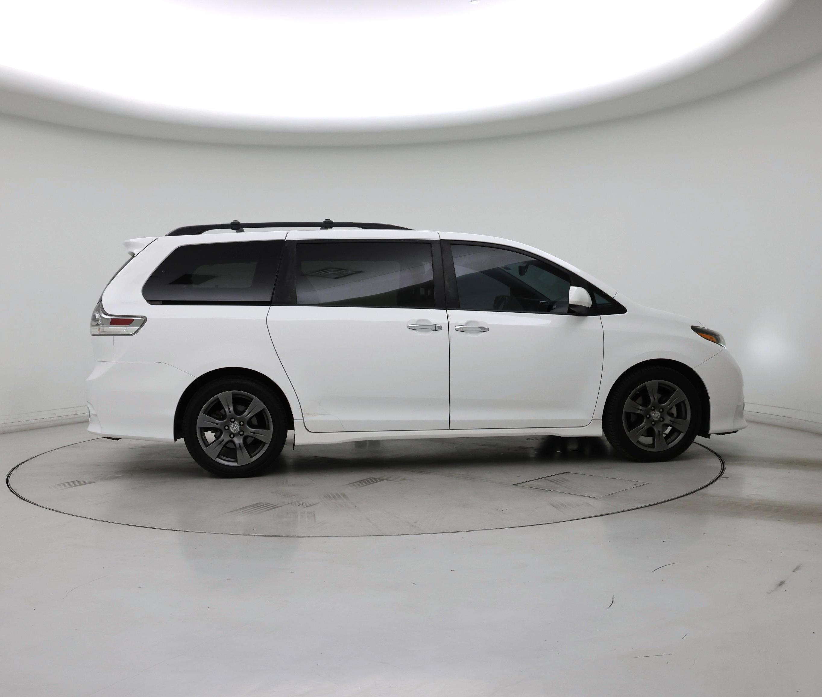 Thumbnail: 2017 Toyota Sienna - 7