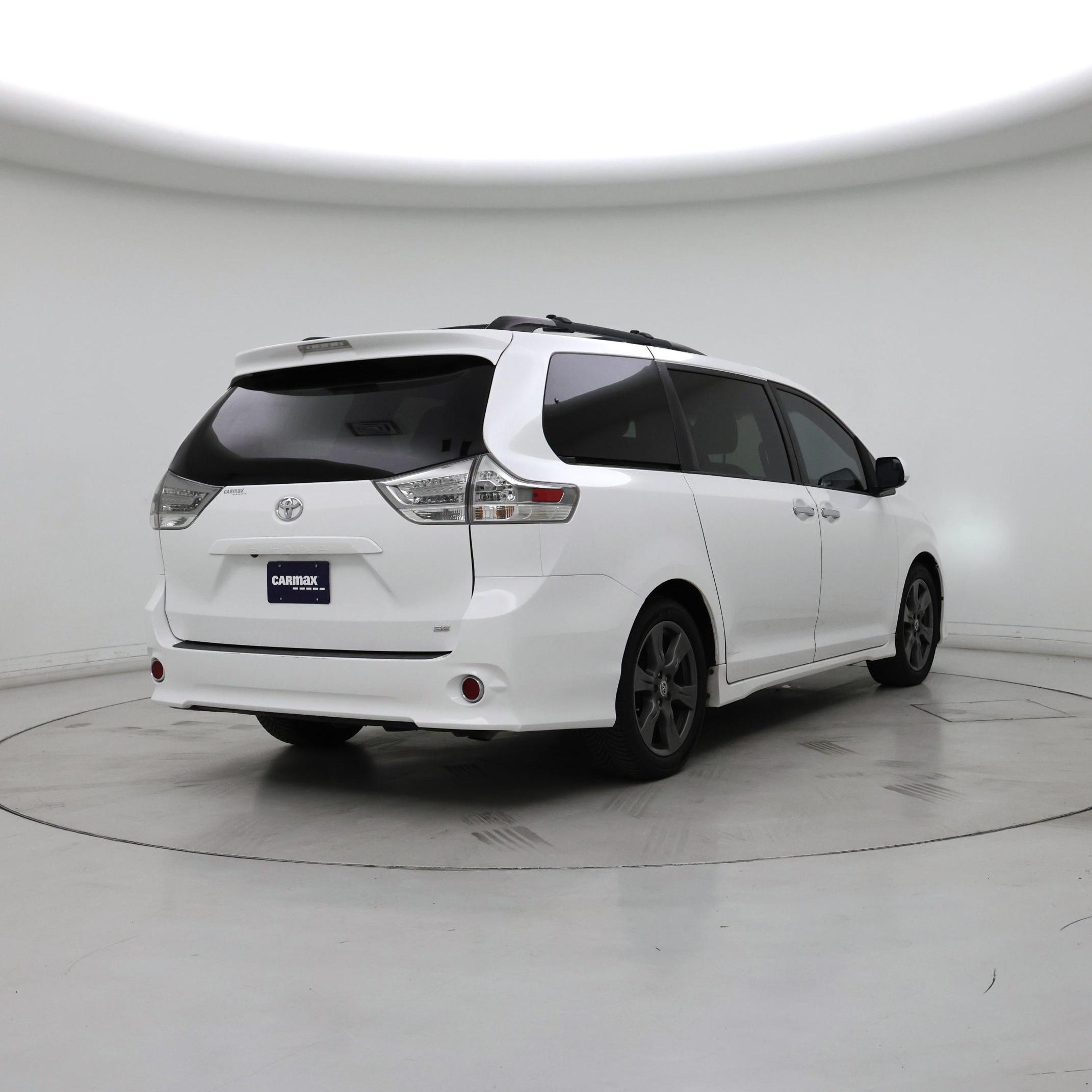 Thumbnail: 2017 Toyota Sienna - 8