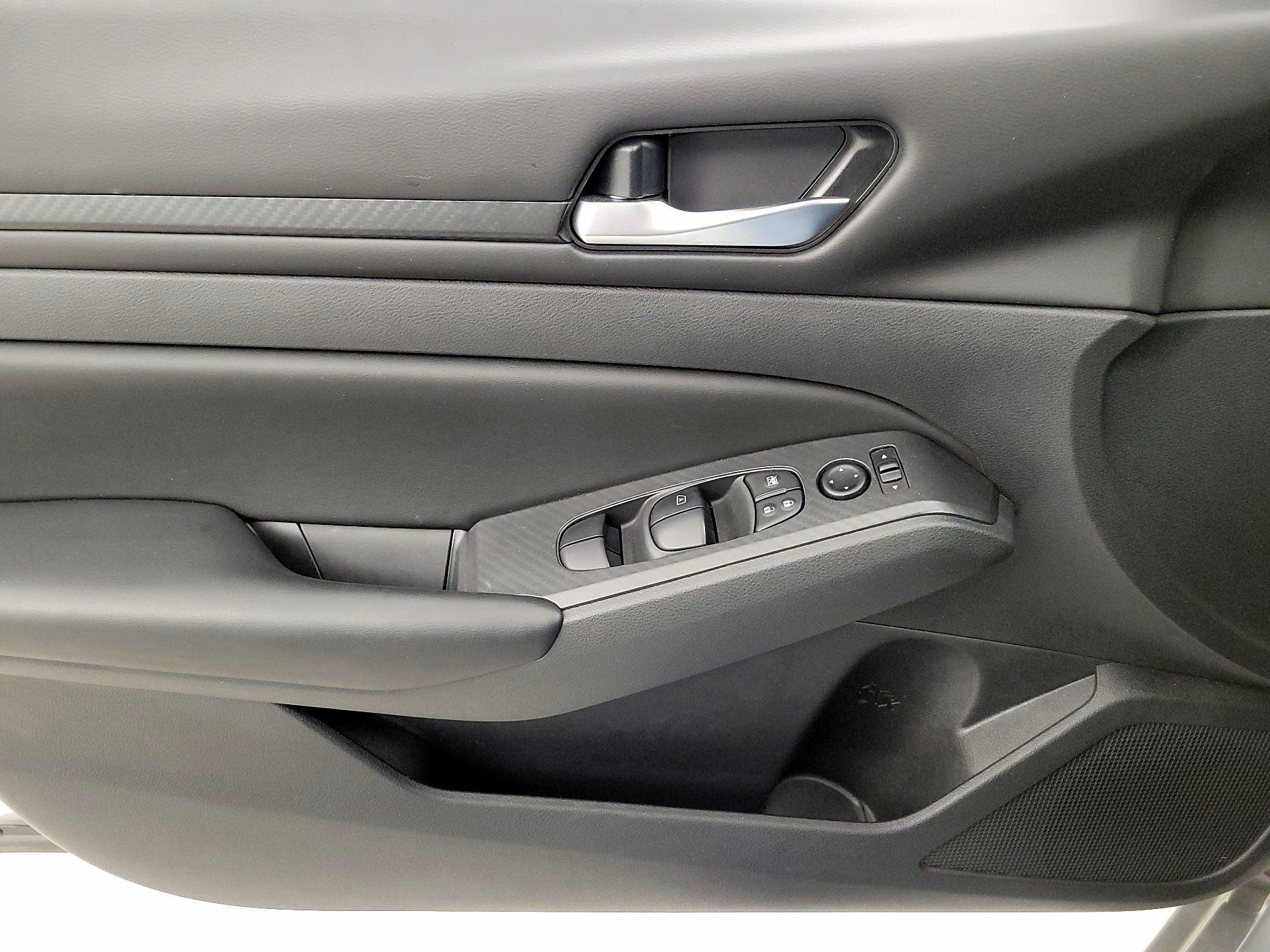 Thumbnail: 2021 Nissan Altima - 12