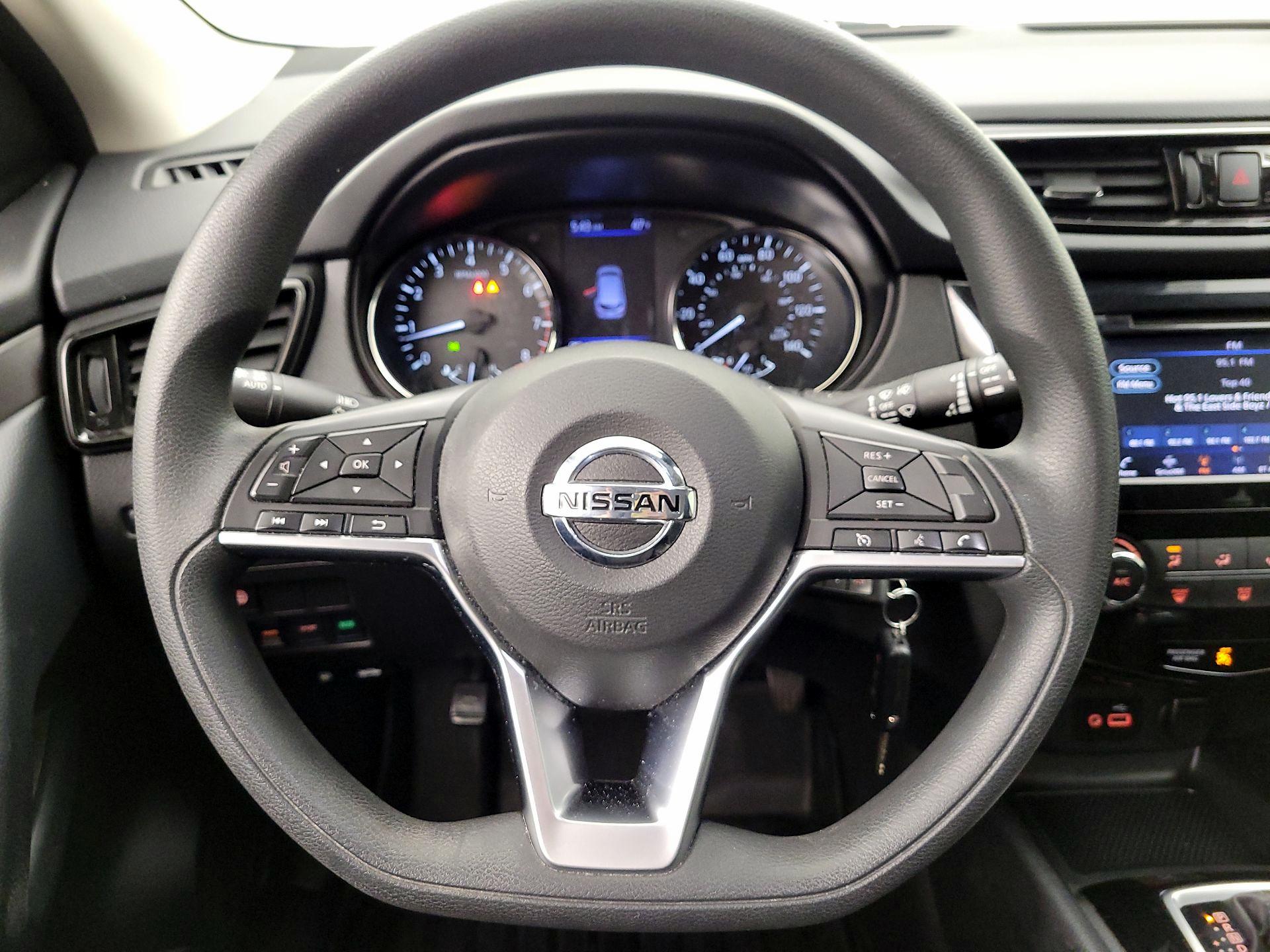 Thumbnail: 2021 Nissan Rogue Sport - 10