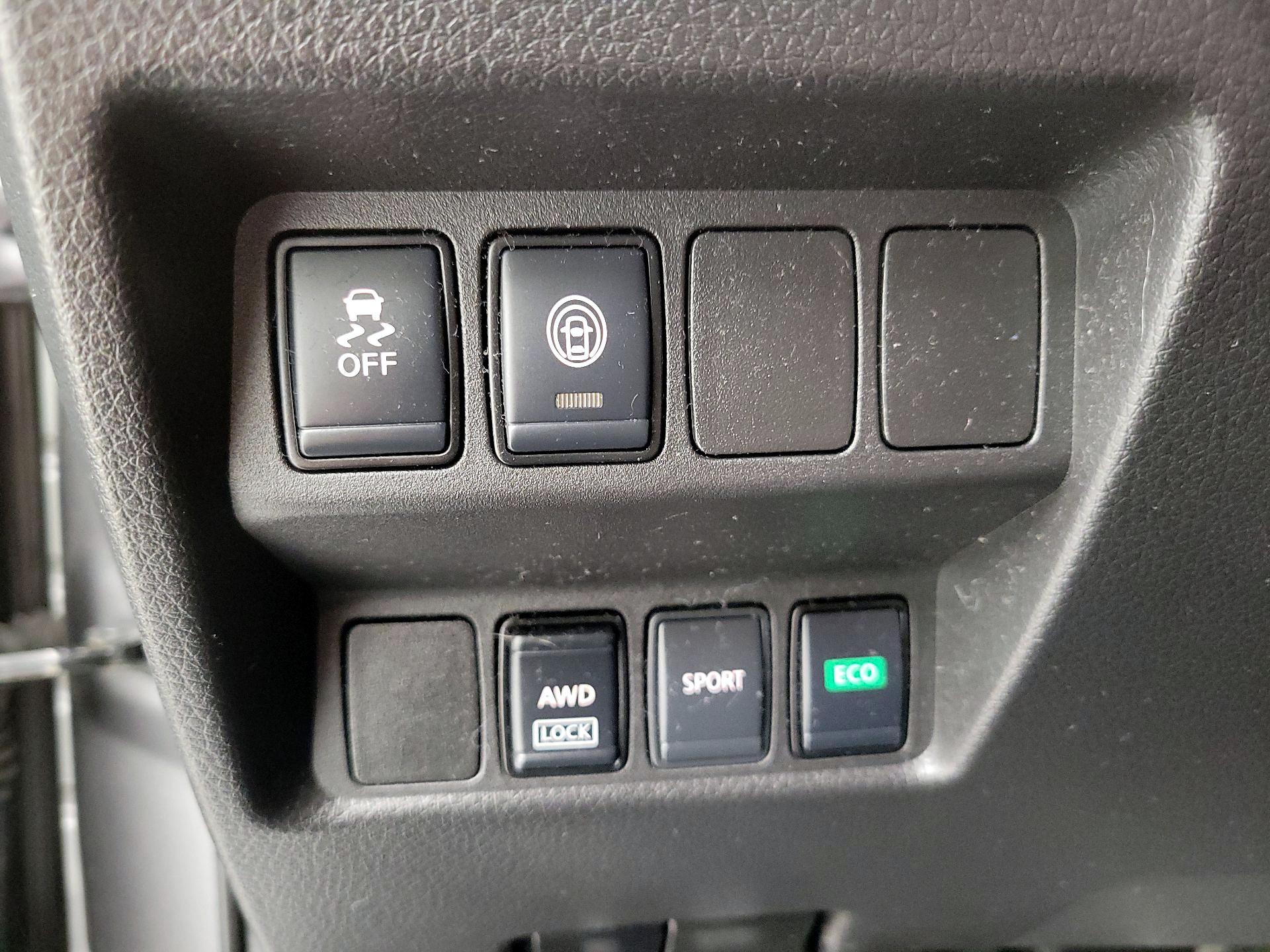 Thumbnail: 2021 Nissan Rogue Sport - 13