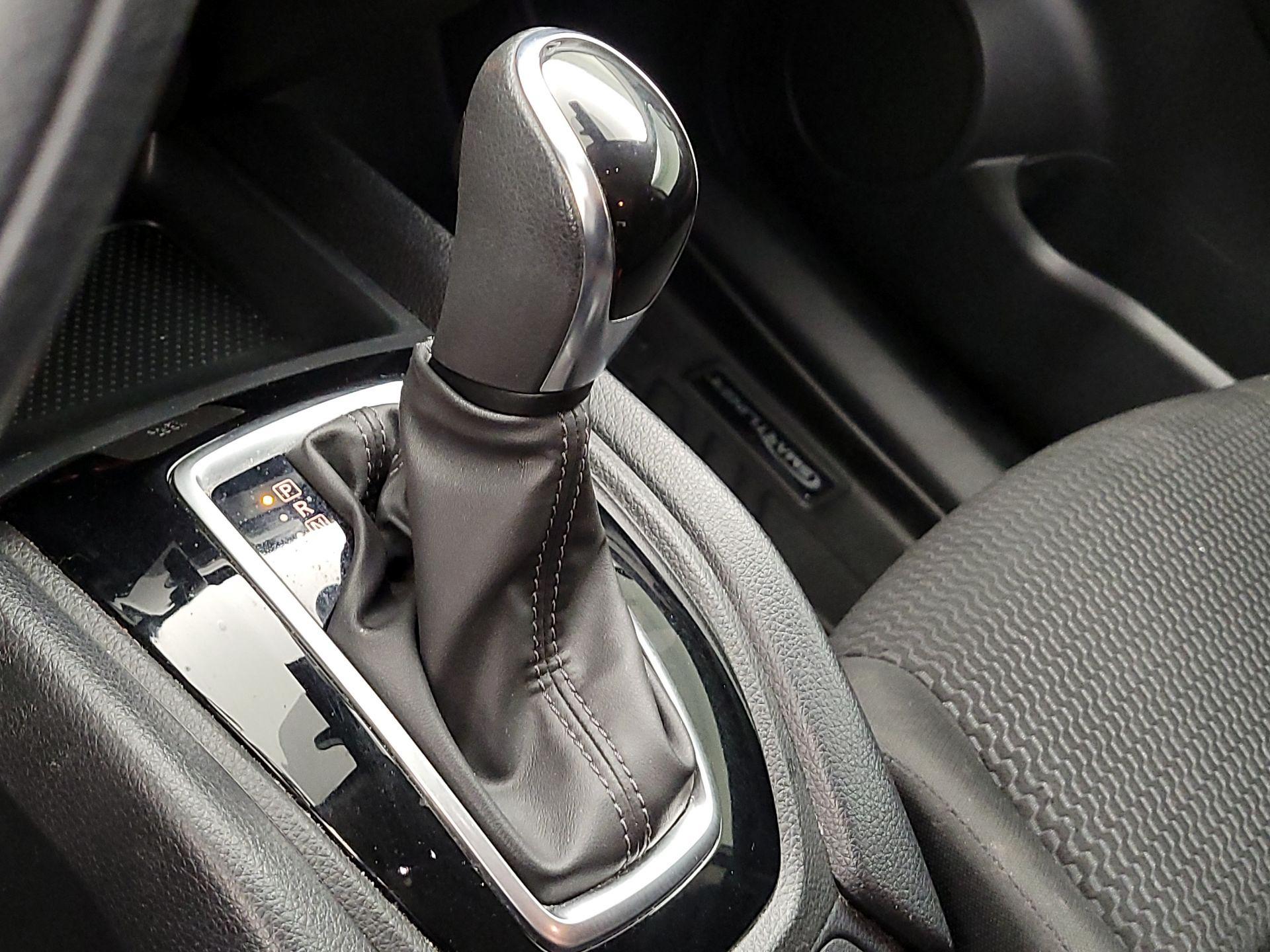 Thumbnail: 2021 Nissan Rogue Sport - 17