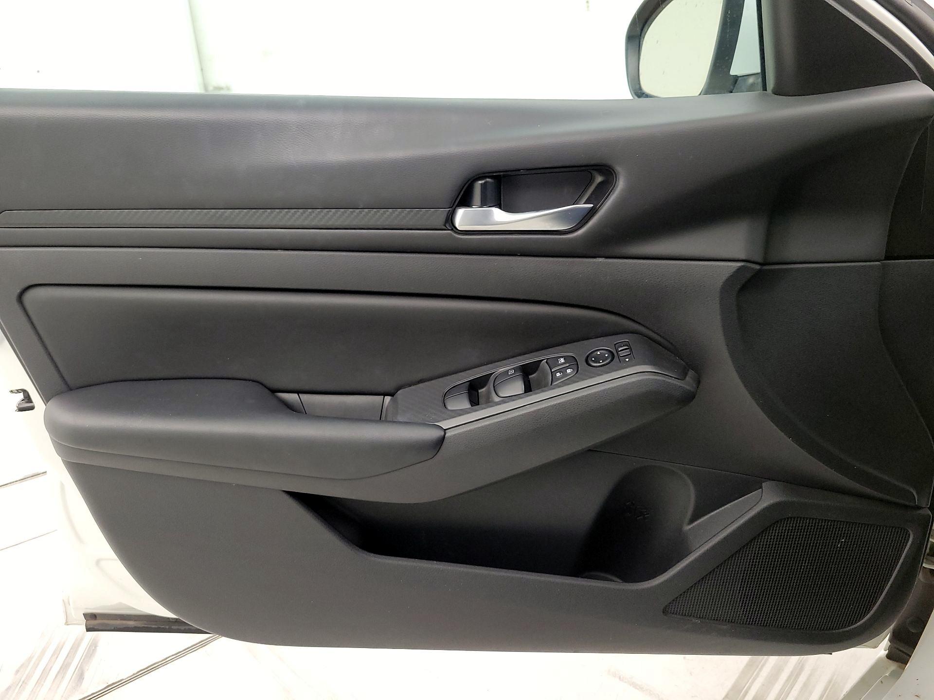 Thumbnail: 2021 Nissan Altima - 12