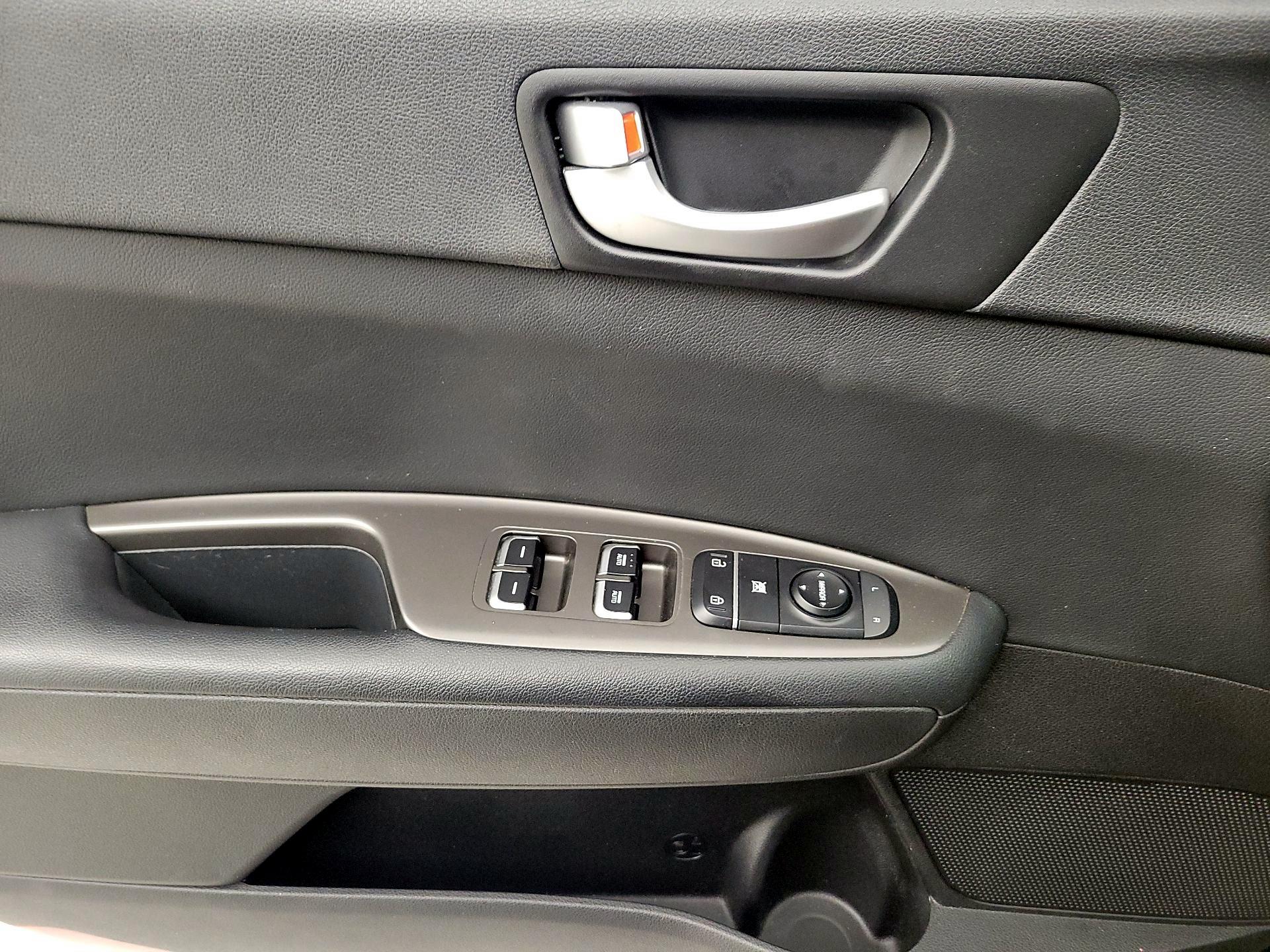 Thumbnail: 2019 Kia Optima - 12