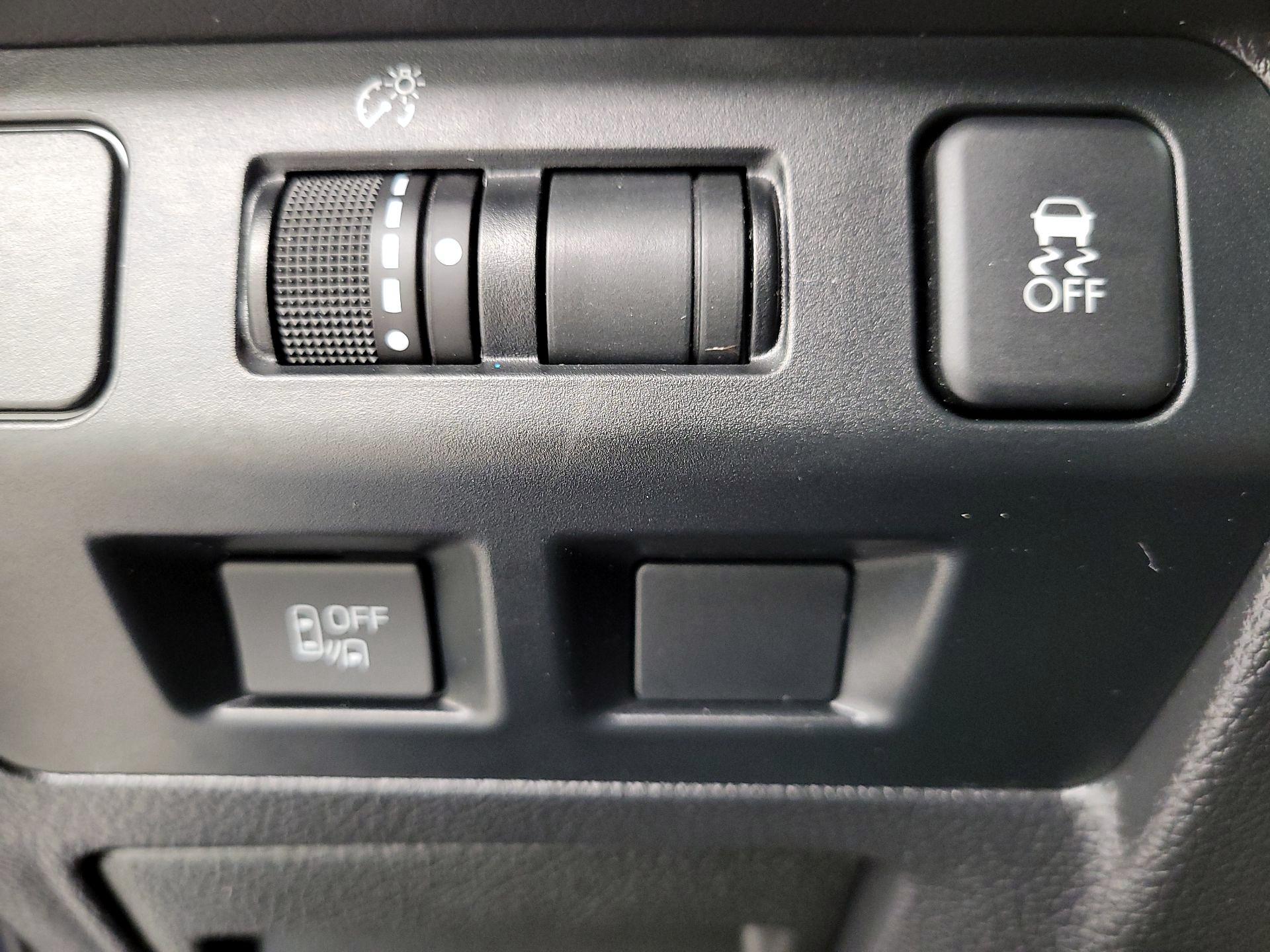 Thumbnail: 2017 Subaru Crosstrek - 13