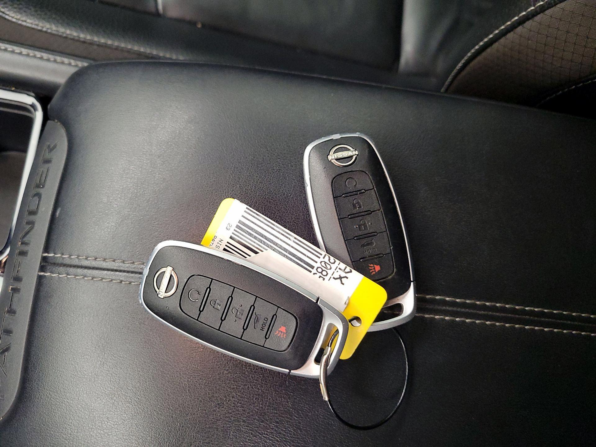 Thumbnail: 2023 Nissan Pathfinder - 18