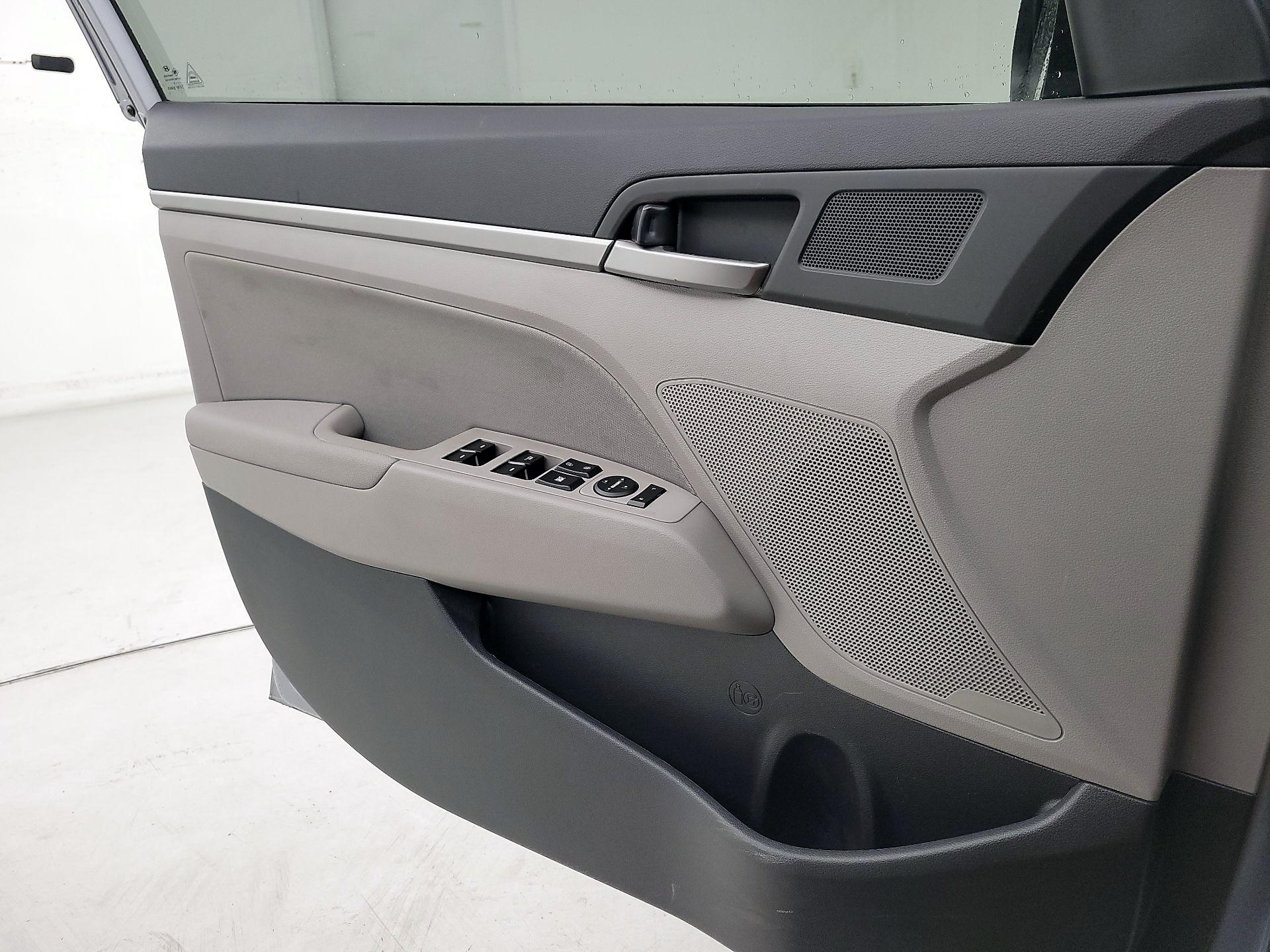 Thumbnail: 2017 Hyundai Elantra - 12