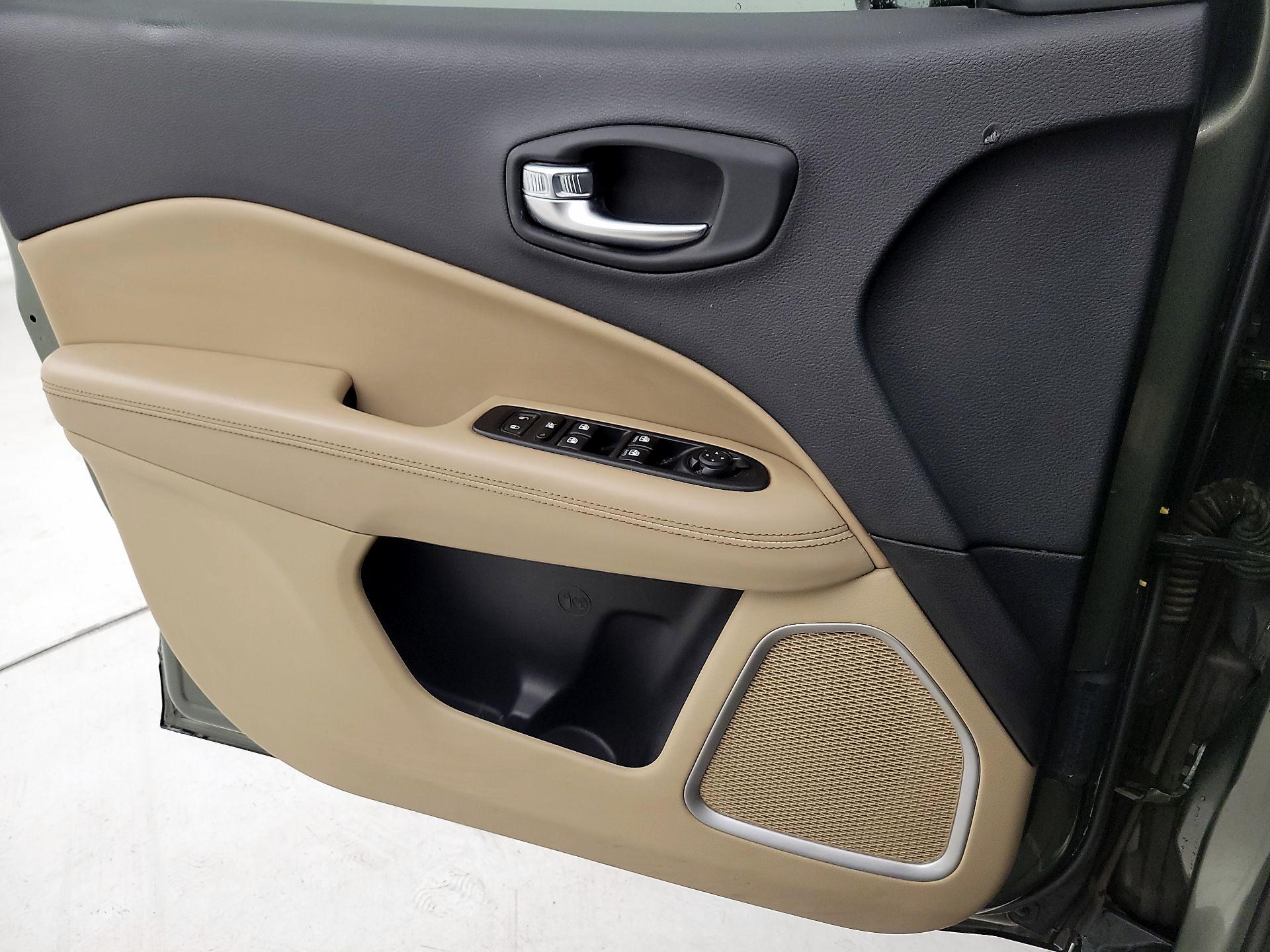 Thumbnail: 2018 Jeep Compass - 12