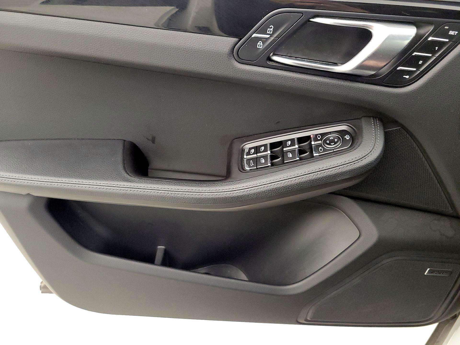 Thumbnail: 2022 Porsche Macan - 12