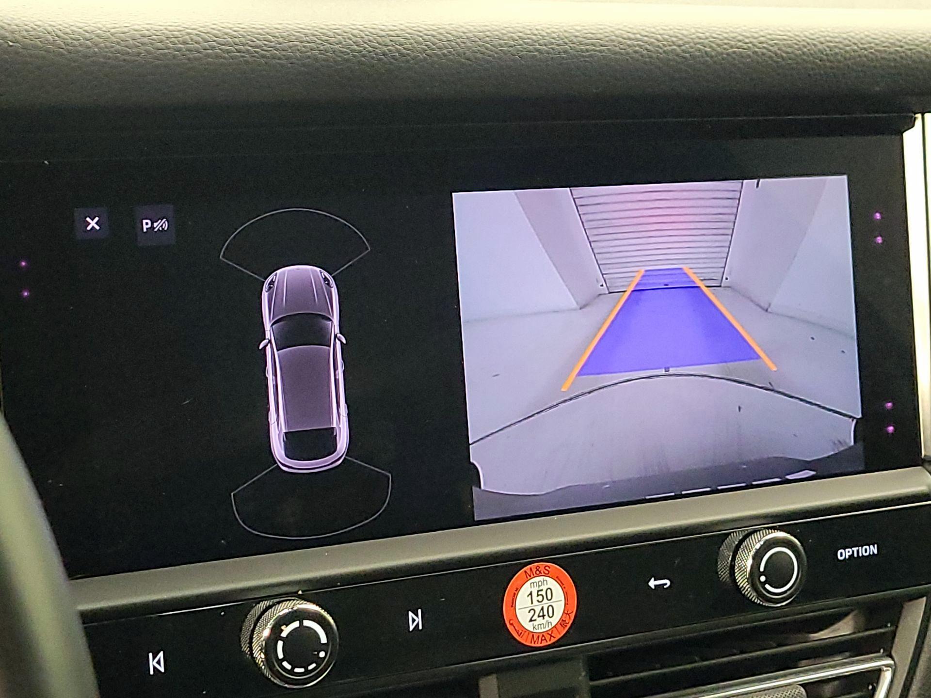 Thumbnail: 2022 Porsche Macan - 14