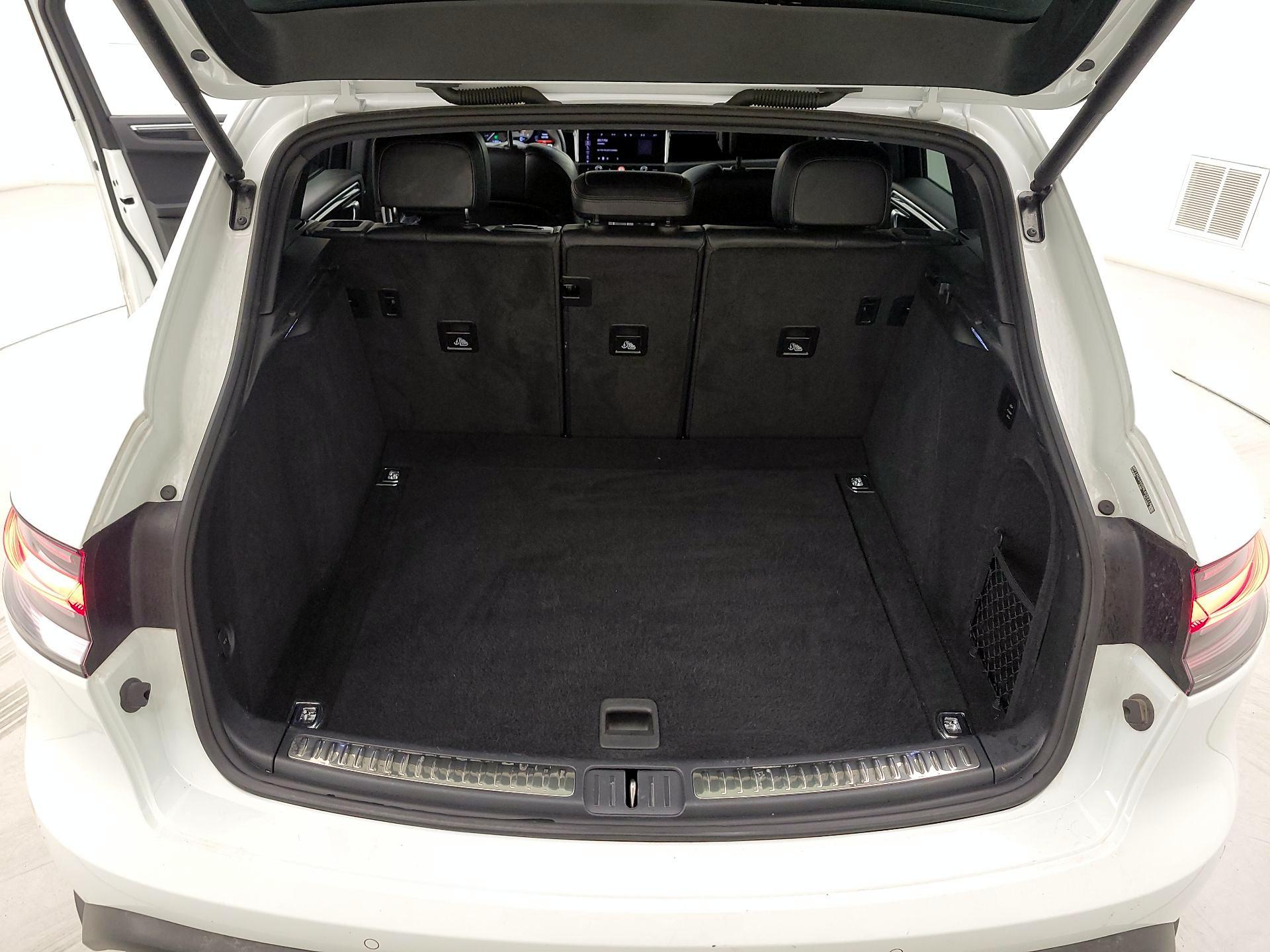 Thumbnail: 2022 Porsche Macan - 20