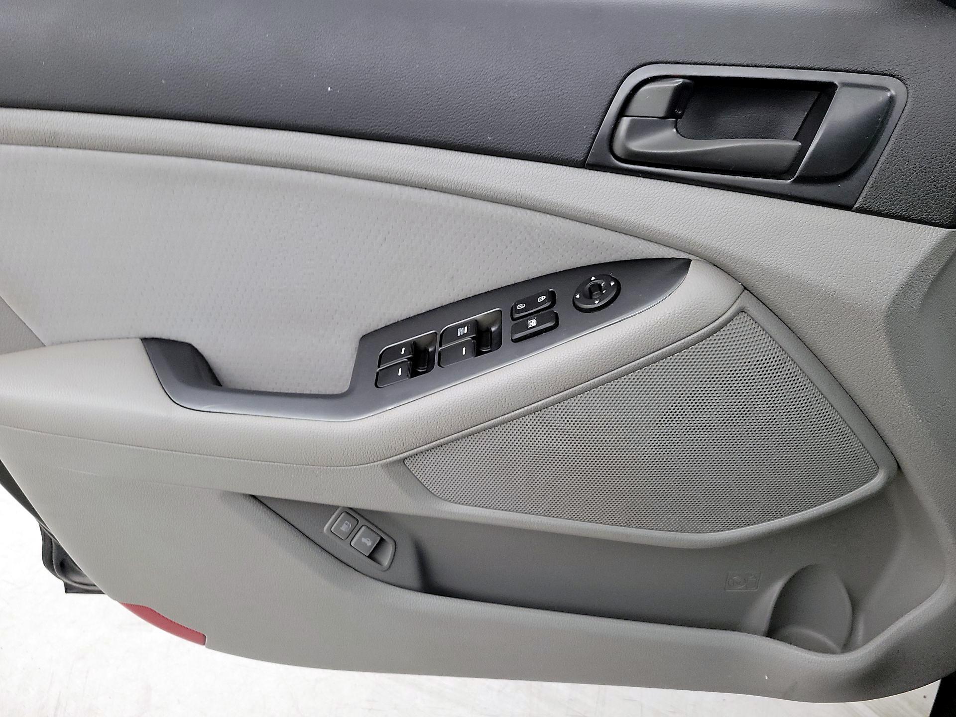 Thumbnail: 2015 Kia Optima - 12