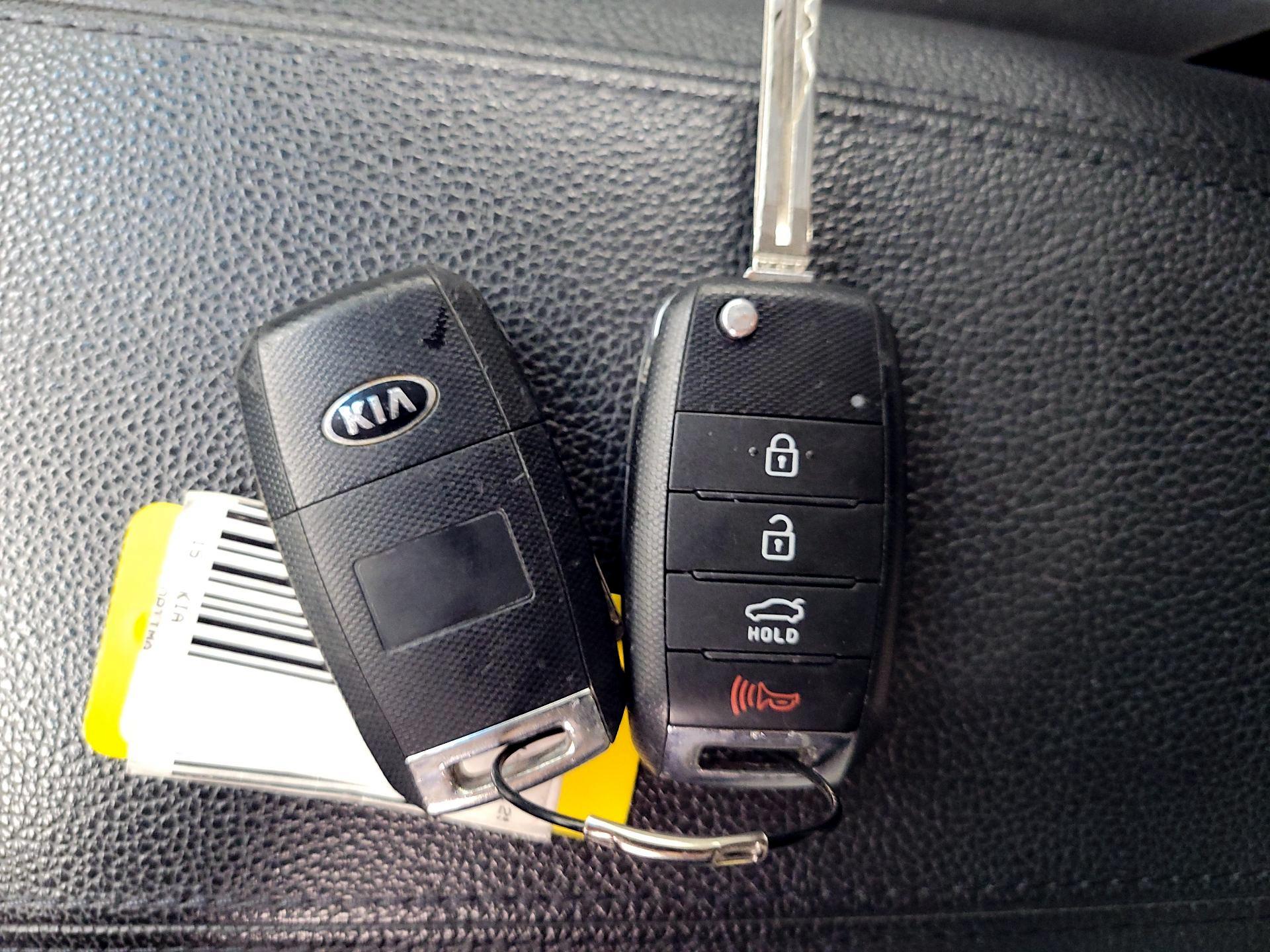 Thumbnail: 2015 Kia Optima - 20