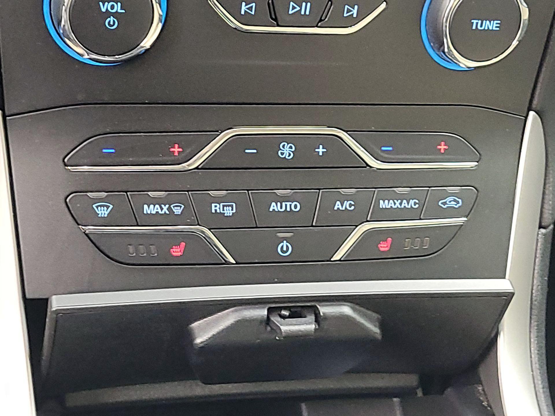 Thumbnail: 2020 Ford Edge - 17