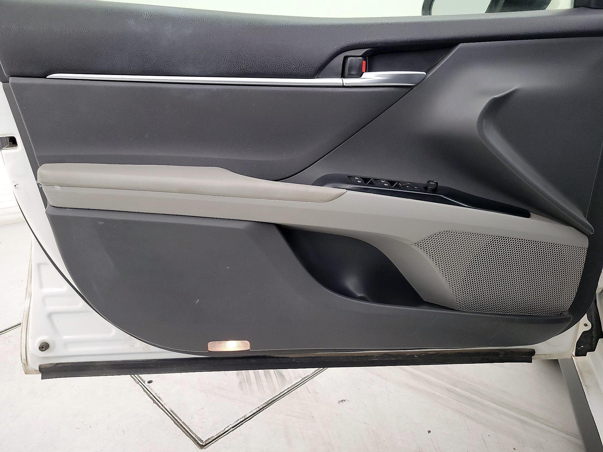 Thumbnail: 2018 Toyota Camry - 10