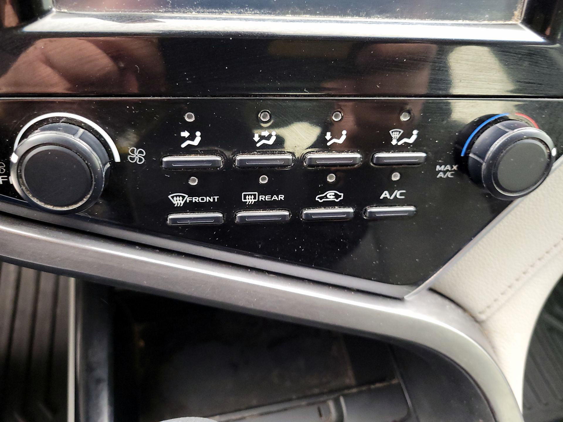 Thumbnail: 2018 Toyota Camry - 13