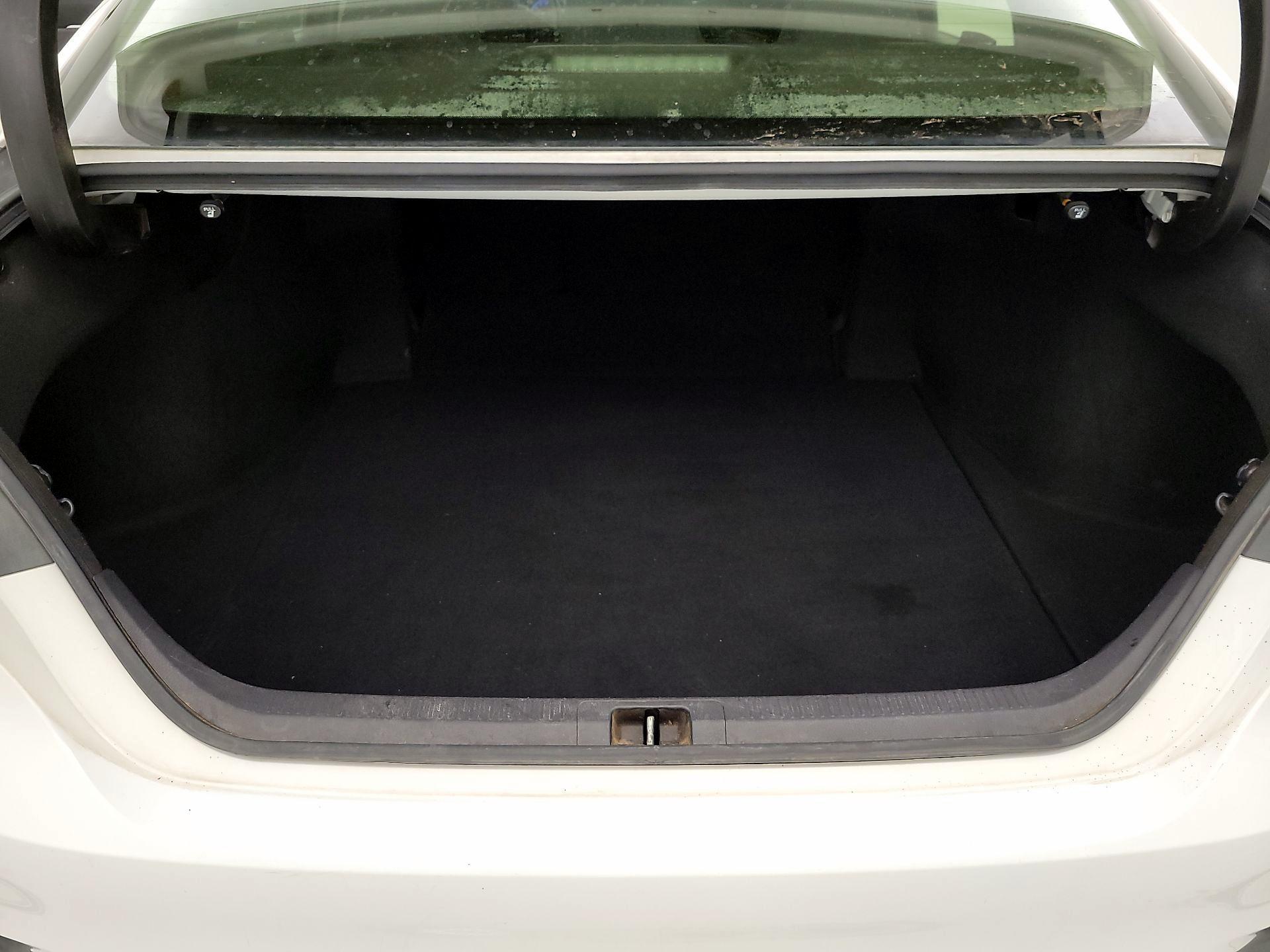 Thumbnail: 2018 Toyota Camry - 17